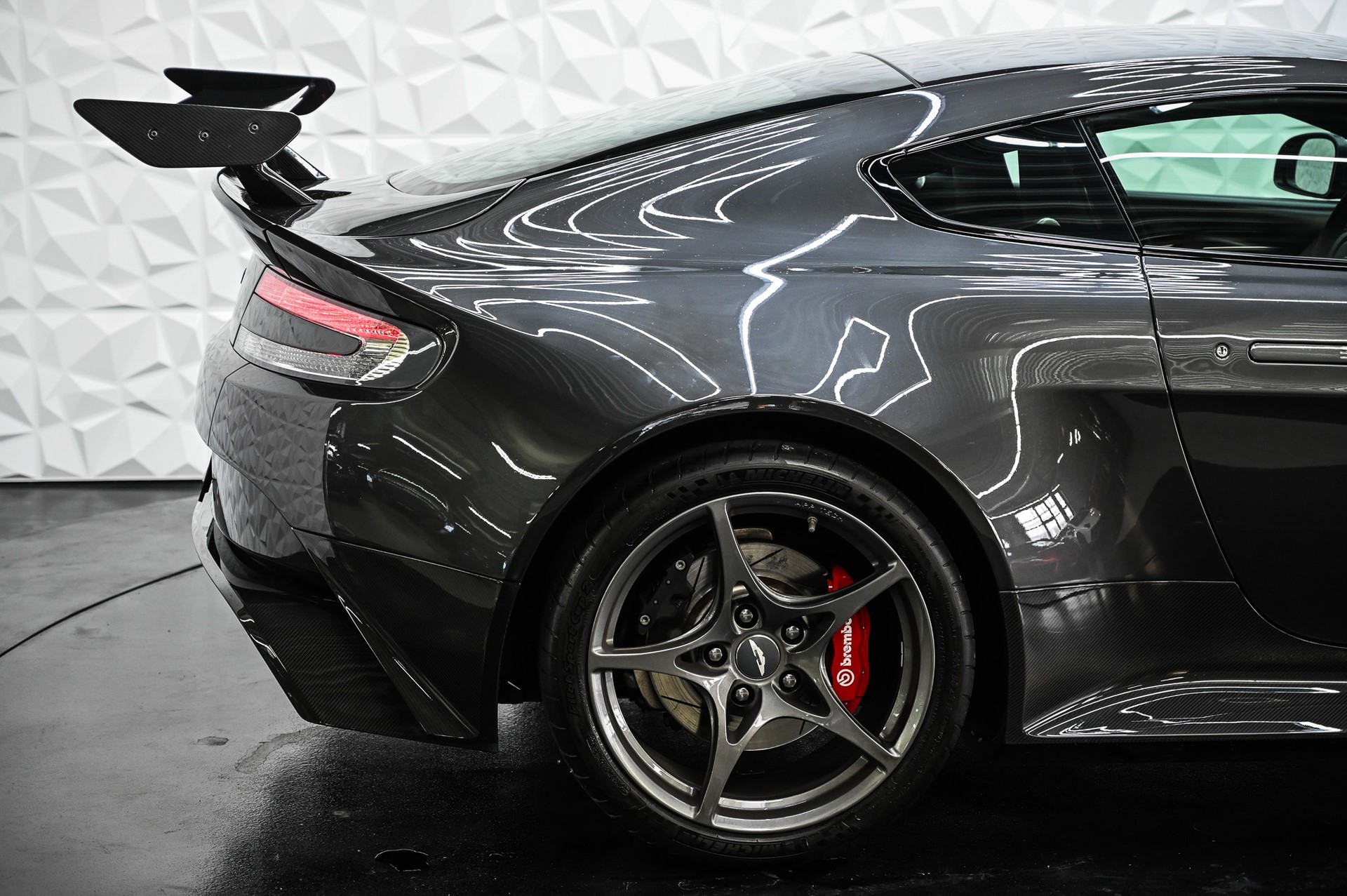 ASTON MARTIN V8 Vantage Coupé 4.7 GT8-image-12