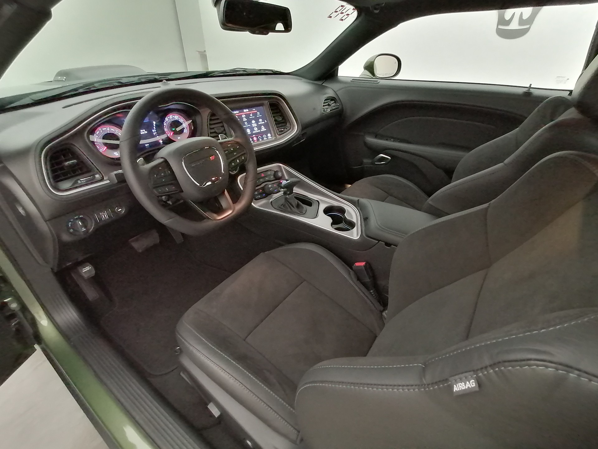 DODGE Challenger 5.7 R/T Shaker-image-9