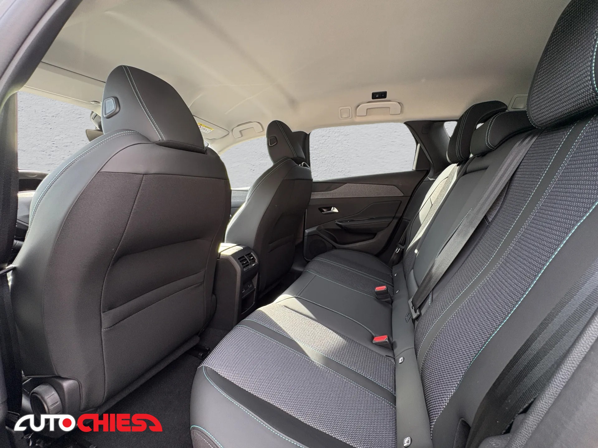 PEUGEOT 308 SW 1.6 PHEV 180 Allure-image-22