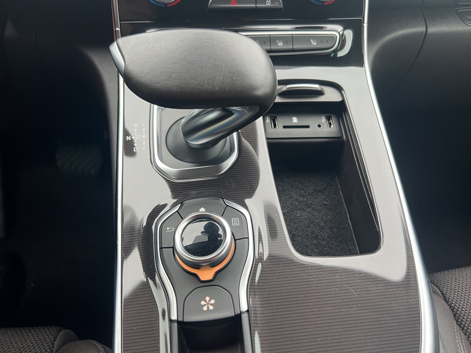 RENAULT Espace 1.8 TCe Intens EDC-image-13