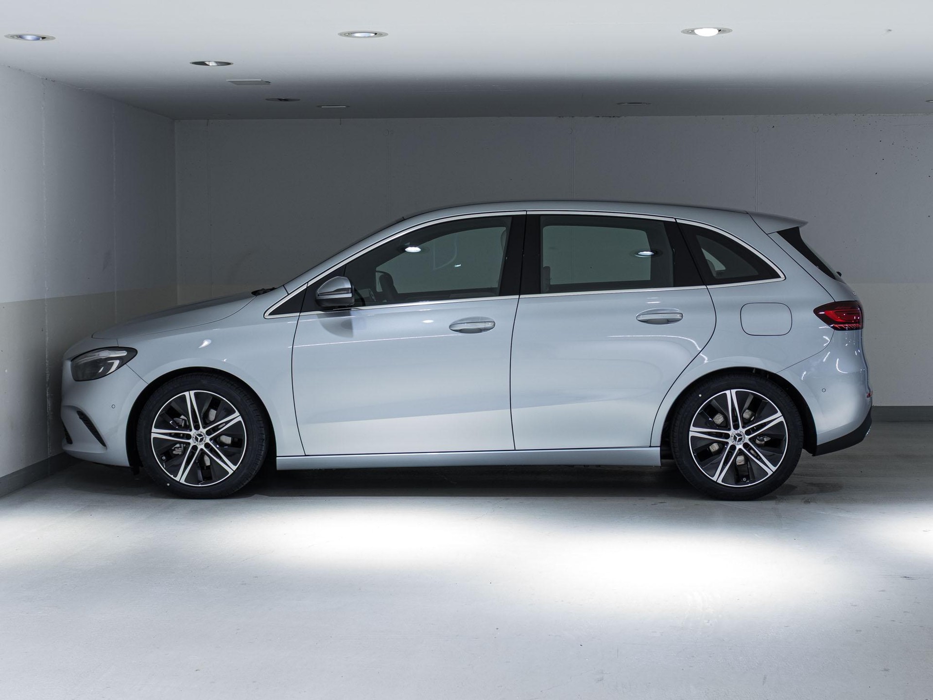 MERCEDES-BENZ B 200-image-4