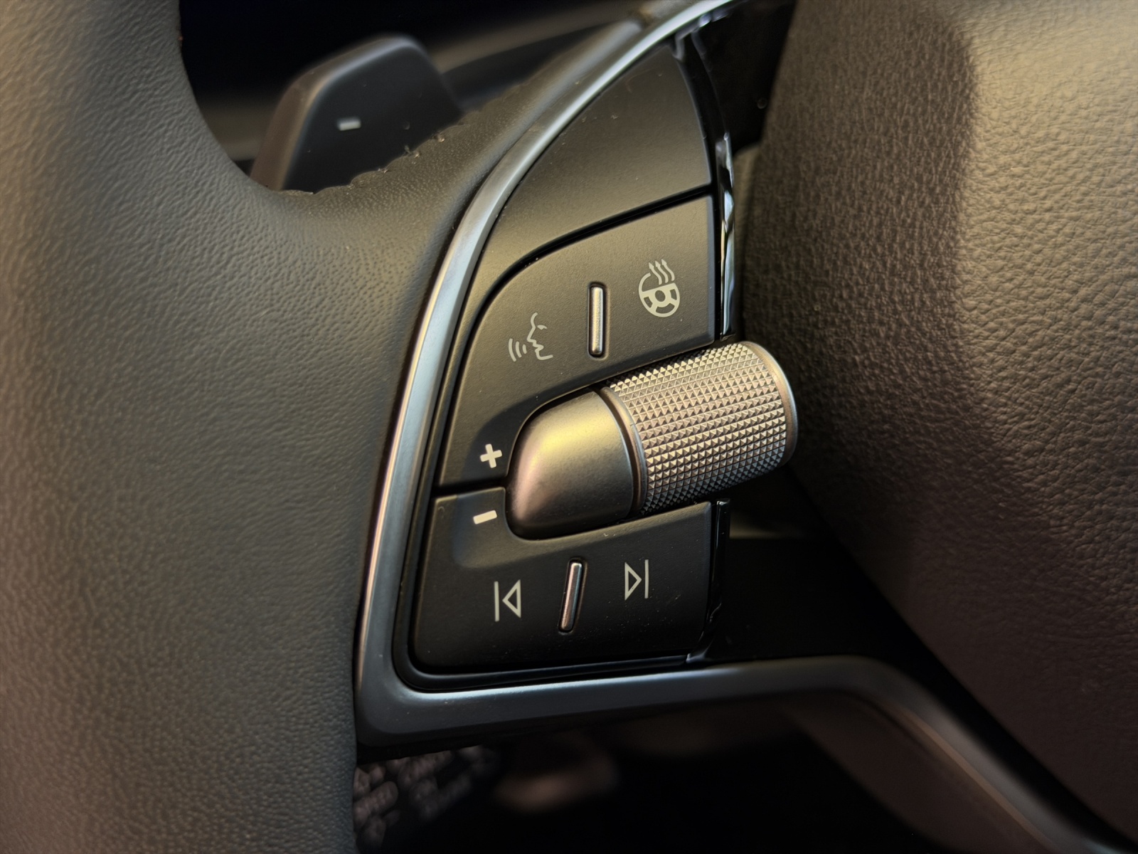 SKODA Karoq 1.5 TSI Selection DSG-image-11