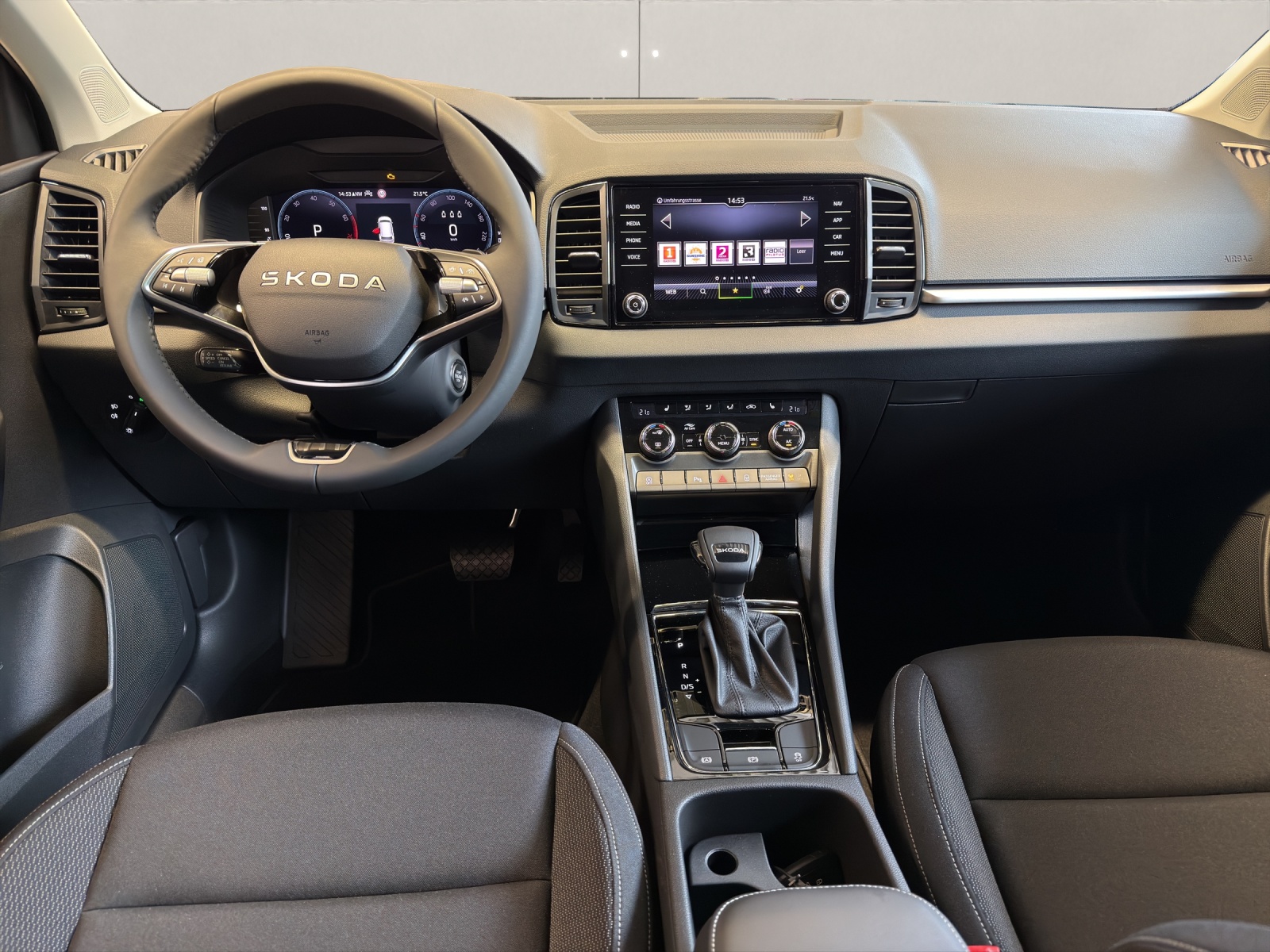 SKODA Karoq 1.5 TSI Selection DSG-image-8