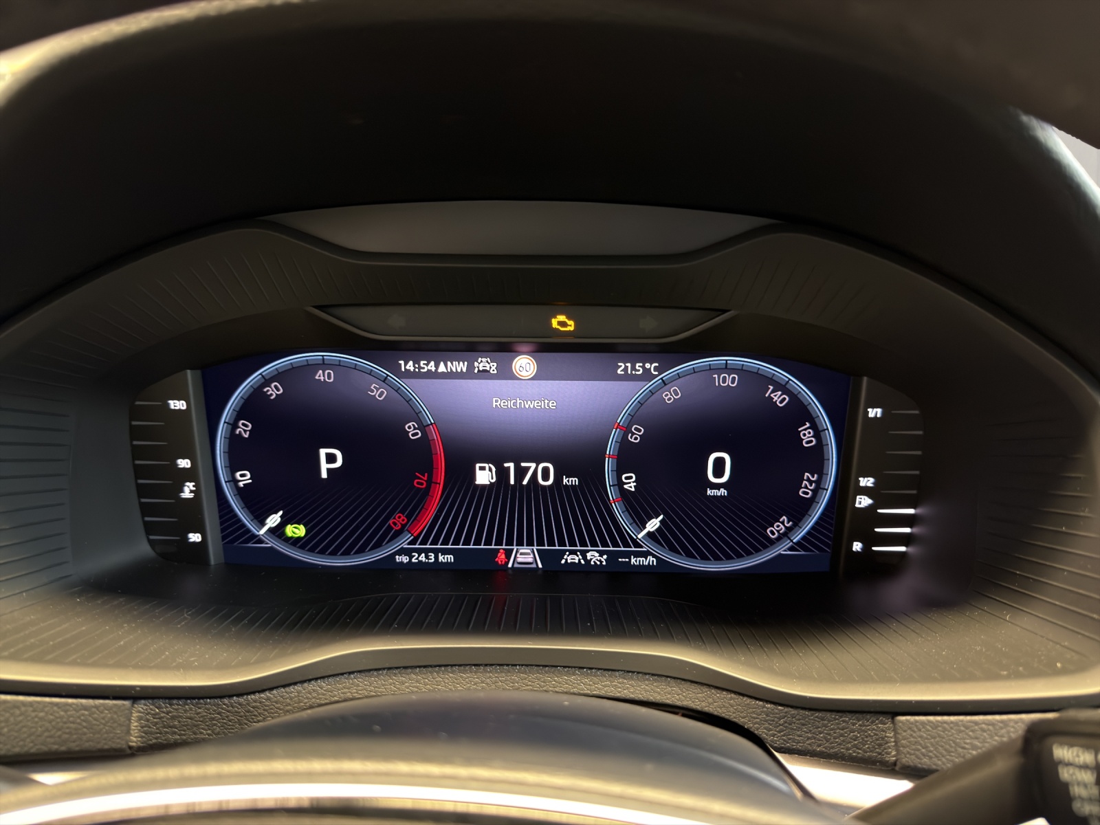 SKODA Karoq 1.5 TSI Selection DSG-image-12