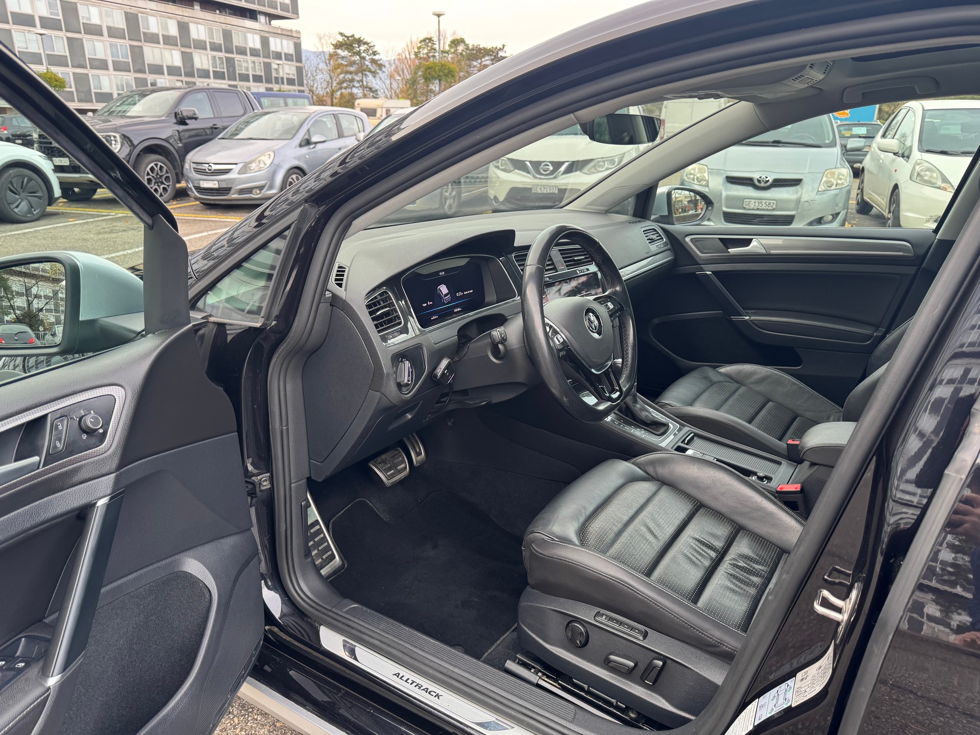 VW Golf 2.0 TDI Alltrack 4Motion DSG-image-10