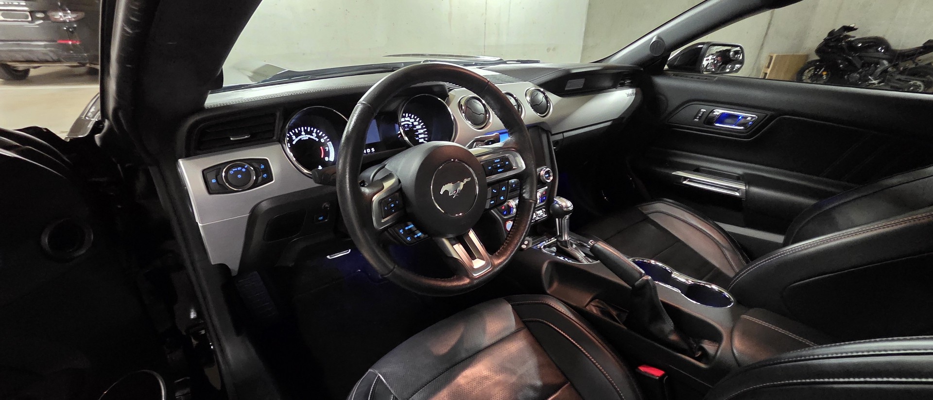 FORD Mustang Fastback 5.0 V8 GT Automat-image-4