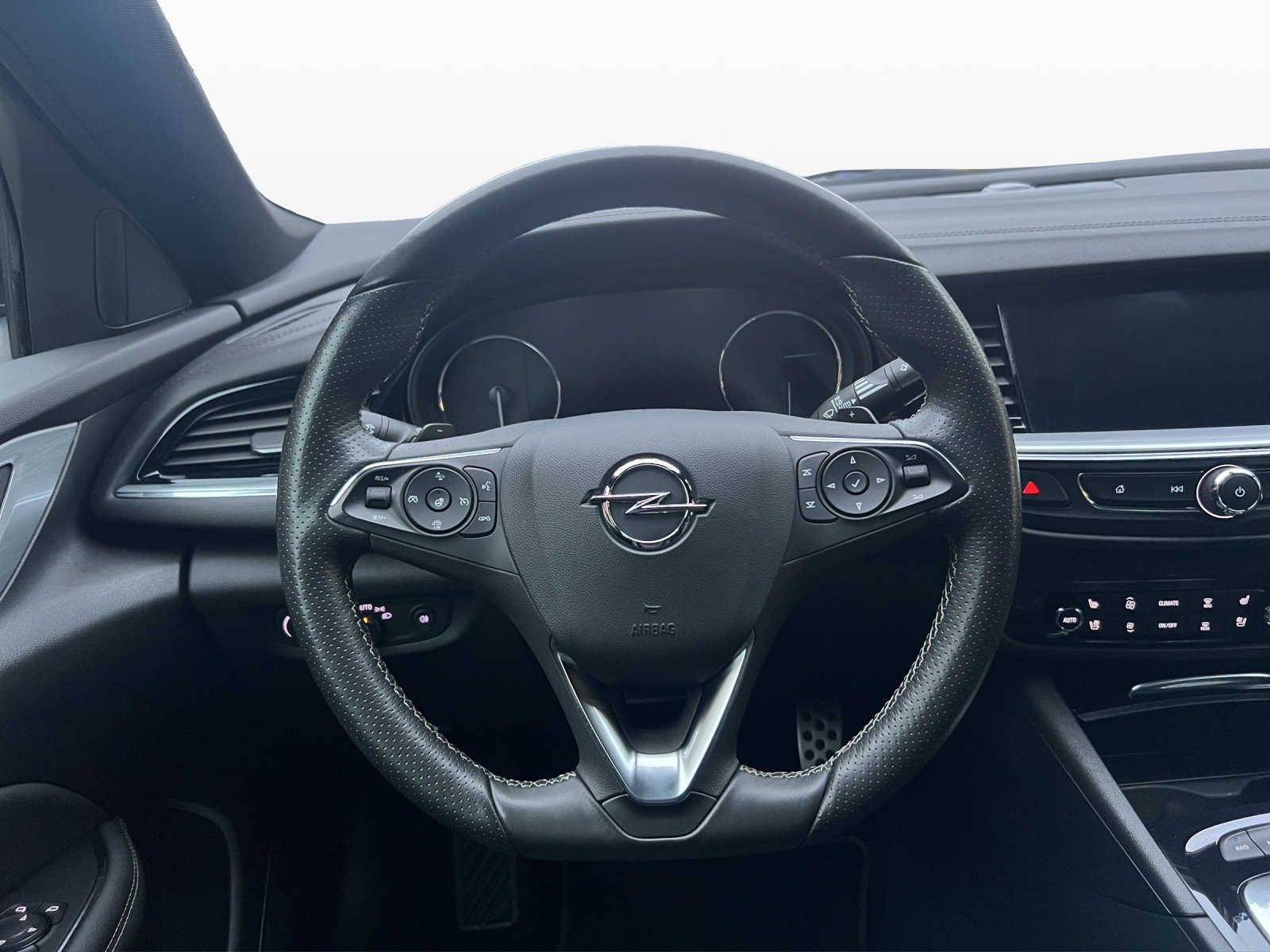 OPEL Insignia 2.0 T GSi 4WD Automatic-image-10