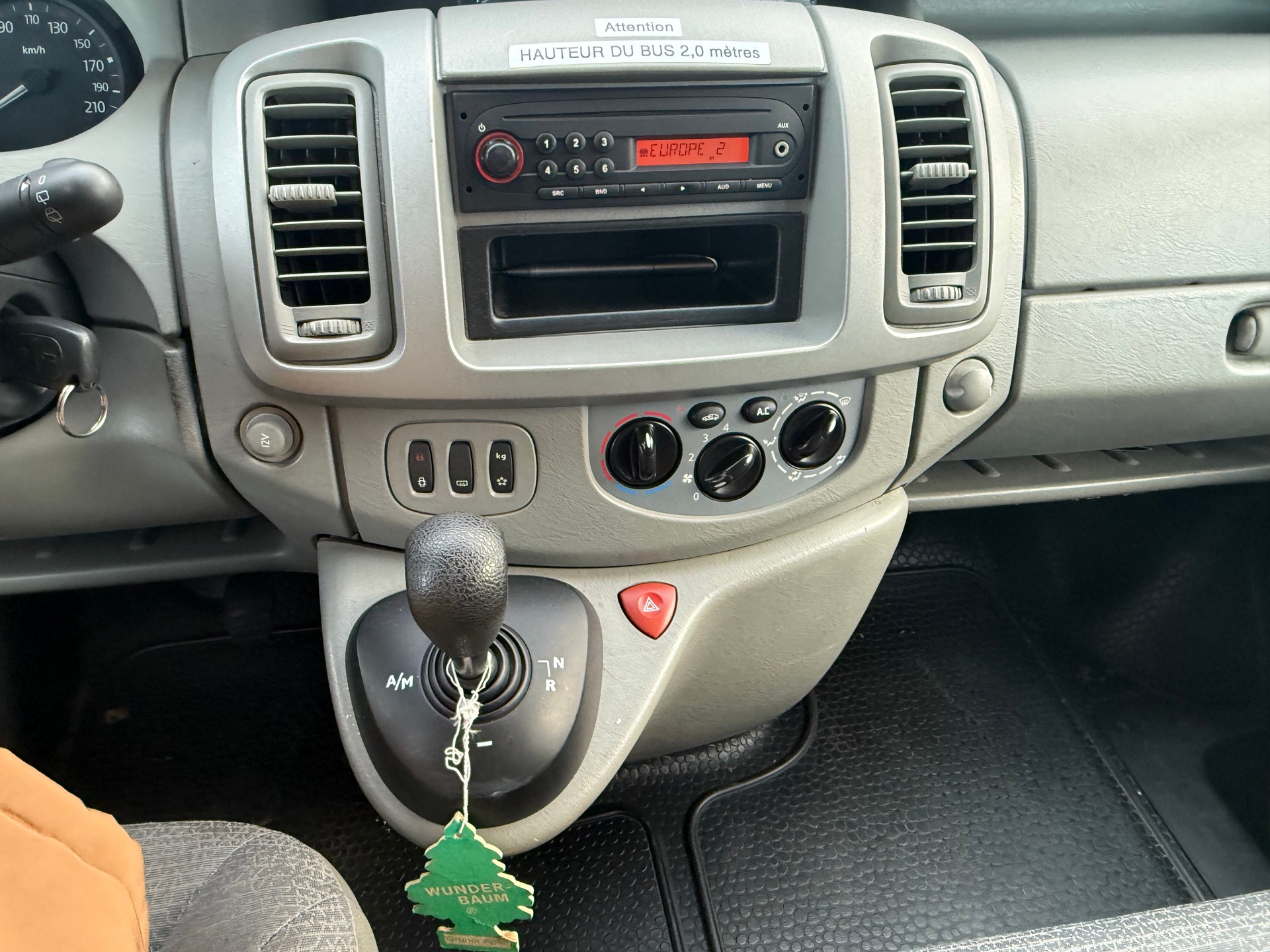 RENAULT Trafic 2.5 dCi L2H1 Grand Passenger Authentique-image-10