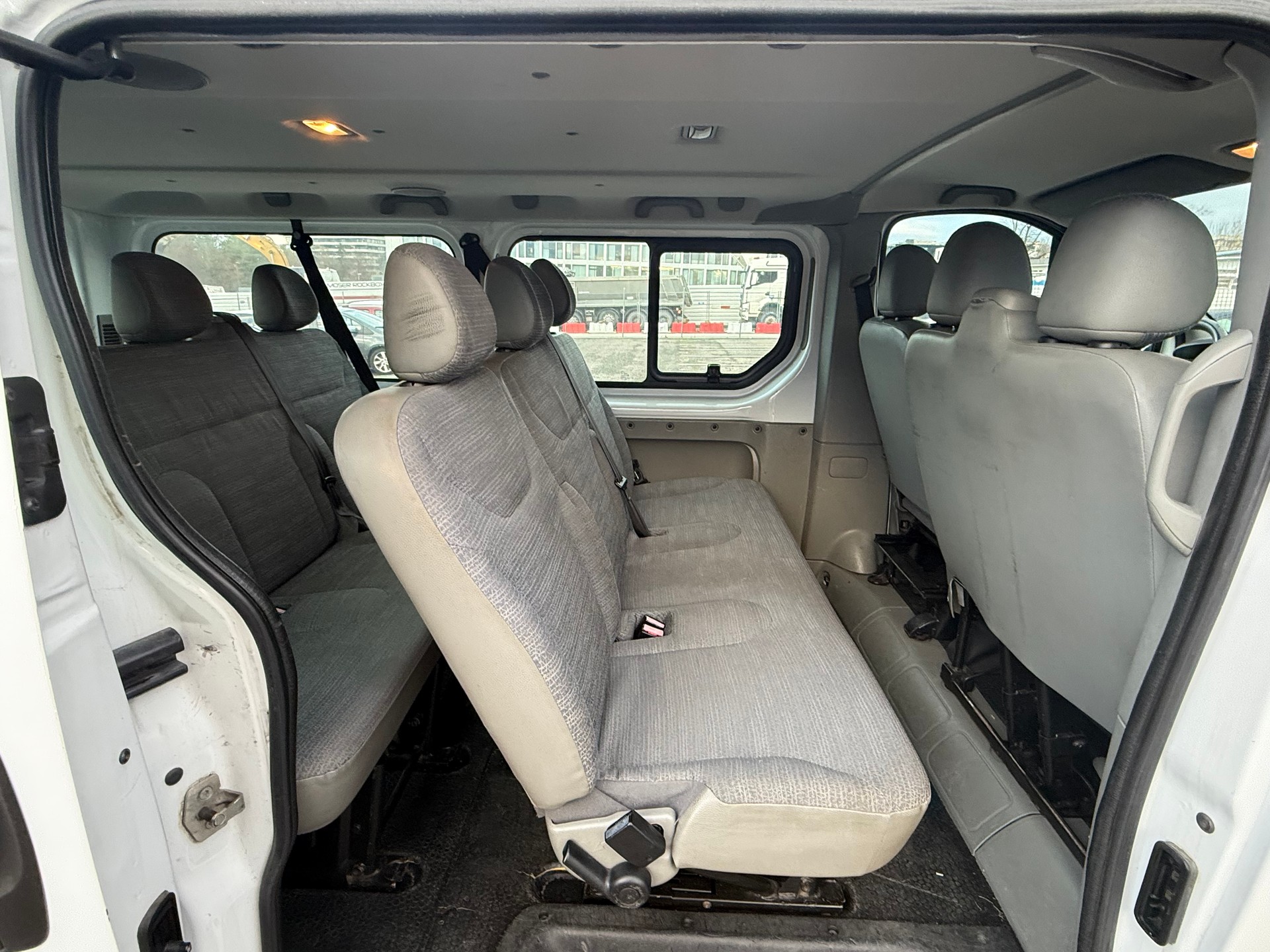 RENAULT Trafic 2.5 dCi L2H1 Grand Passenger Authentique-image-8