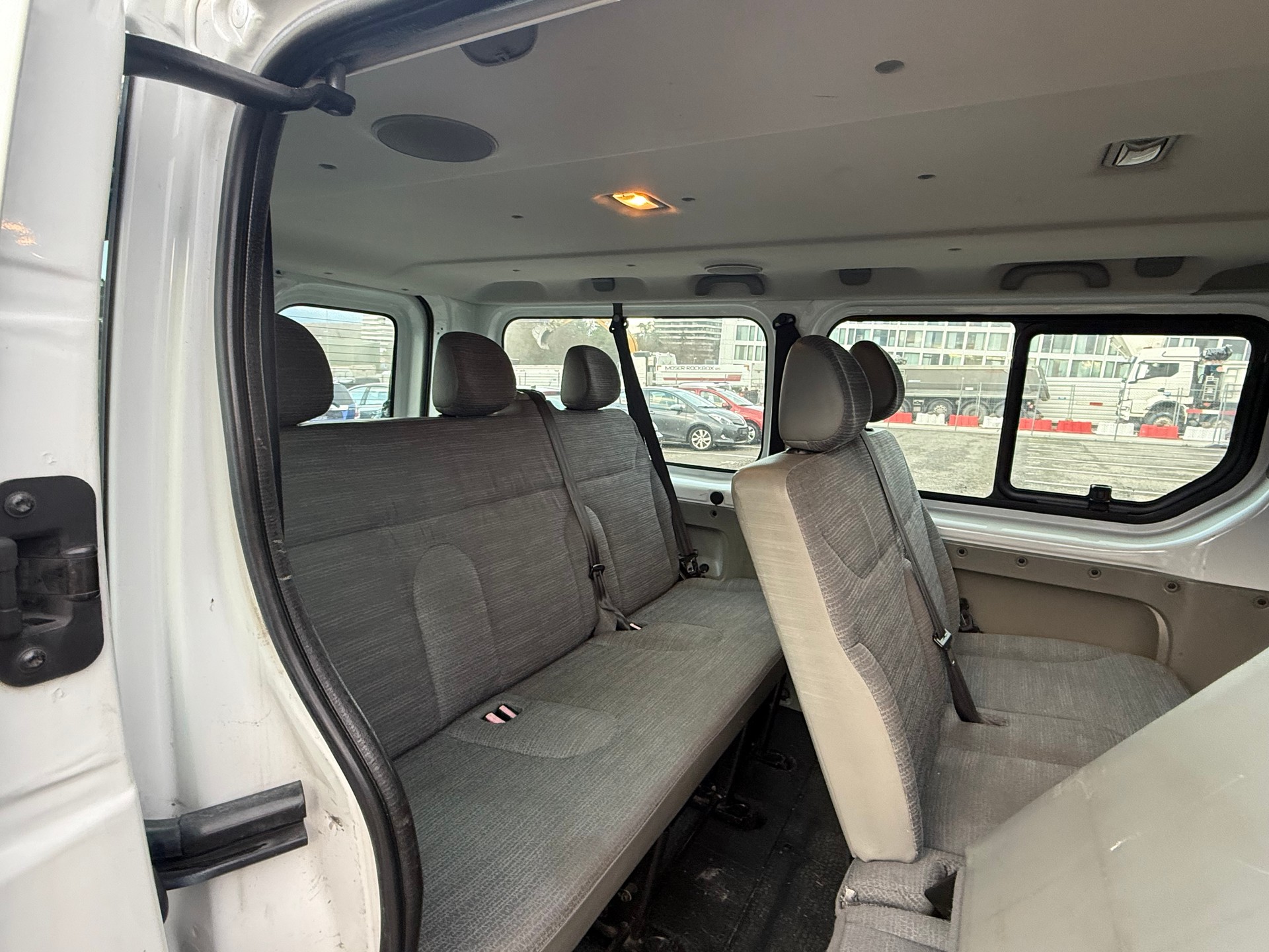 RENAULT Trafic 2.5 dCi L2H1 Grand Passenger Authentique-image-9