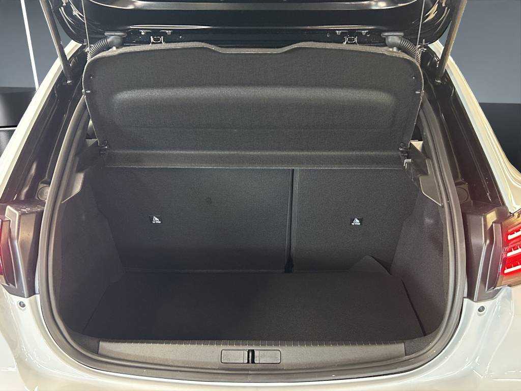 PEUGEOT 208 1.2 MHEV 145 GT-image-11