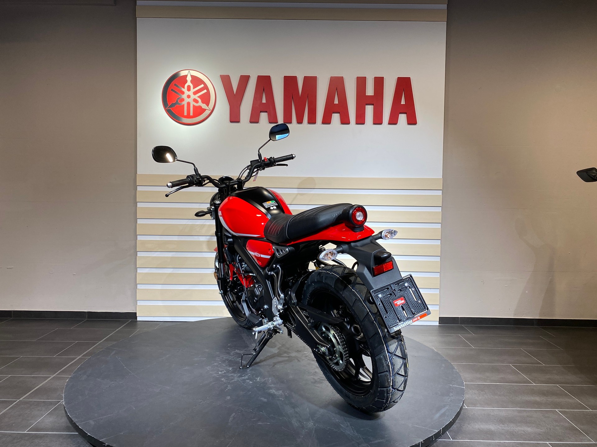 YAMAHA XSR 125-showroom-element-3