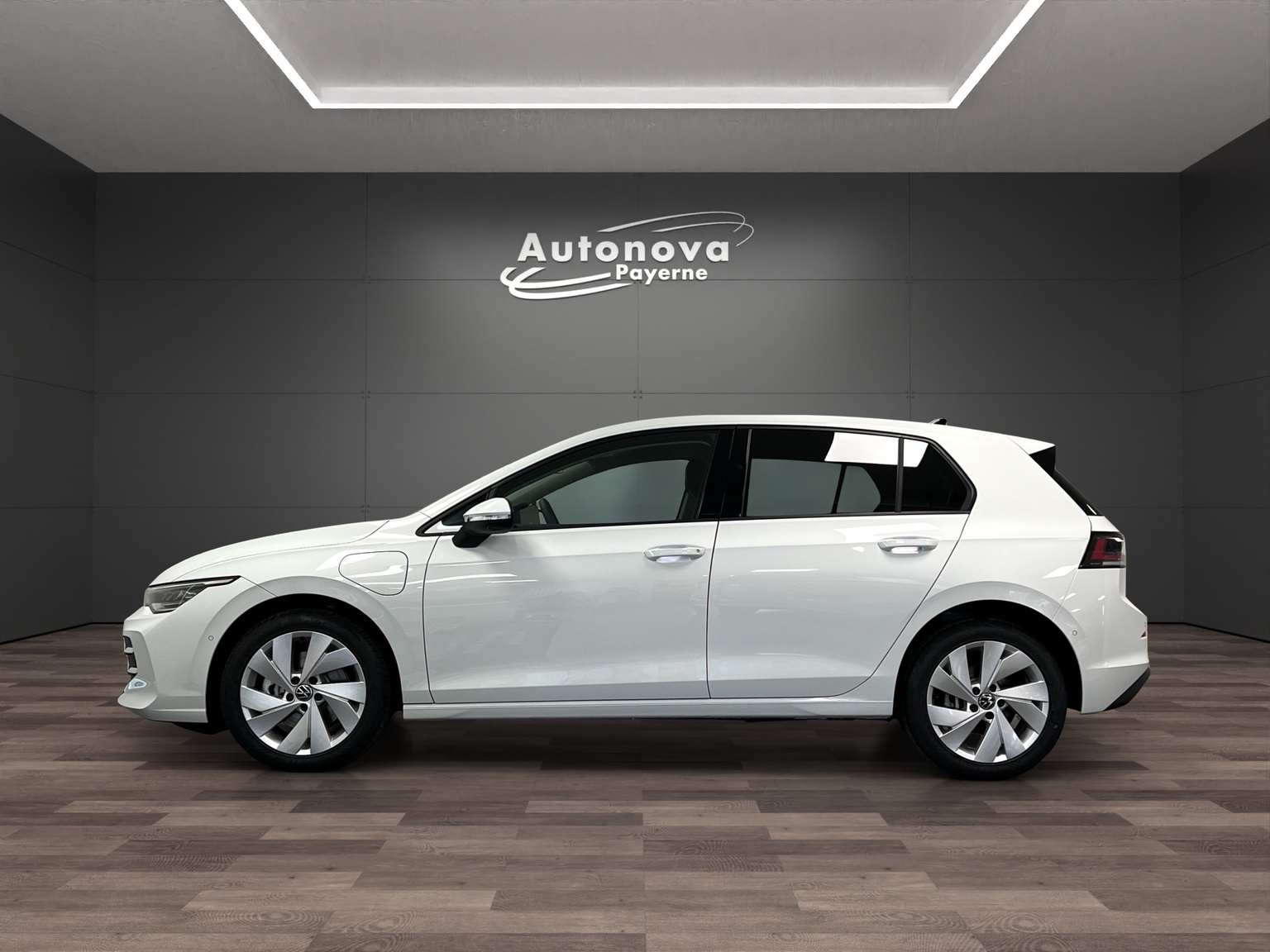 VW Golf 1.5 TSI PHEV Life-image-2