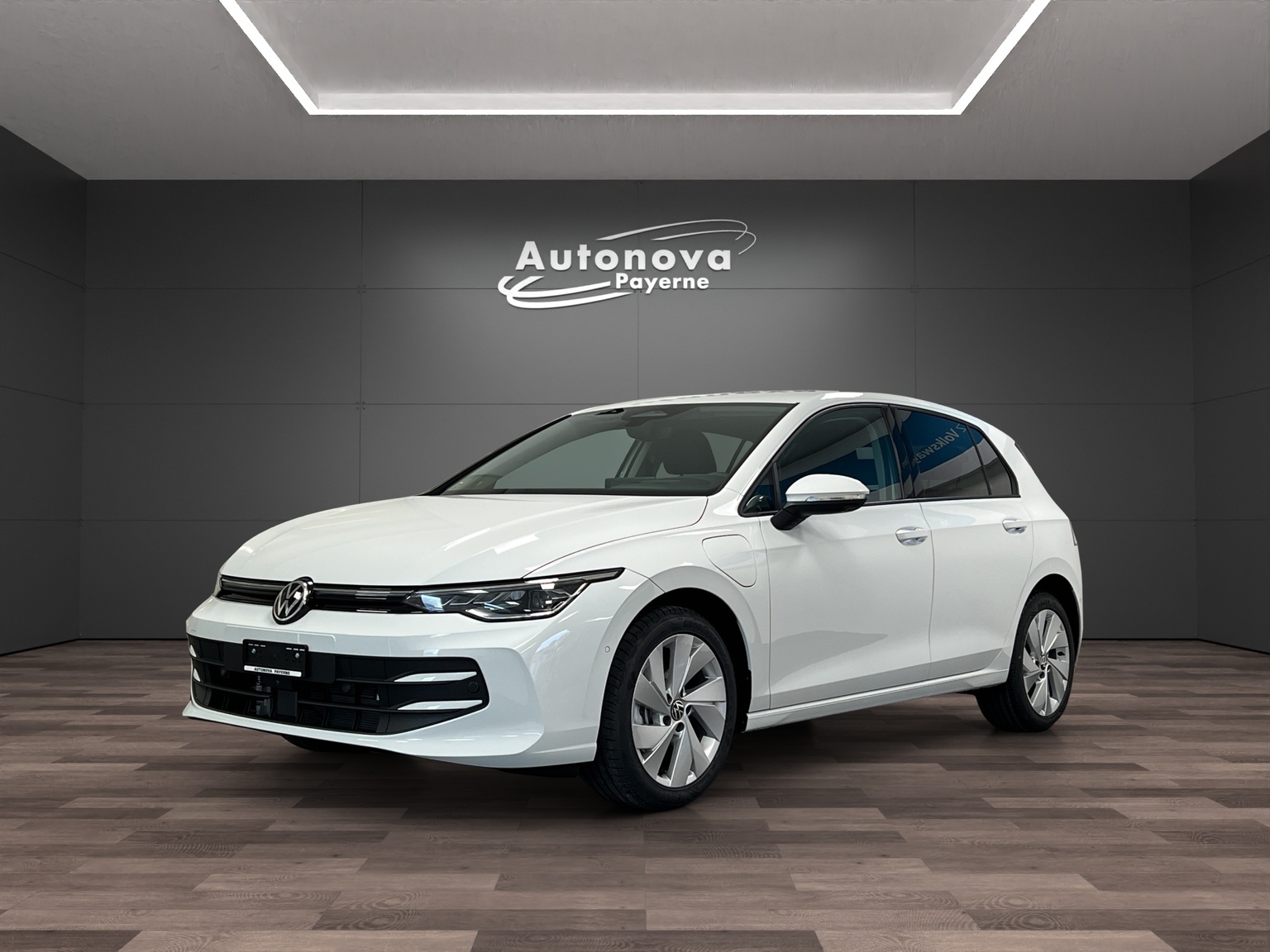 VW Golf 1.5 TSI PHEV Life-image-0