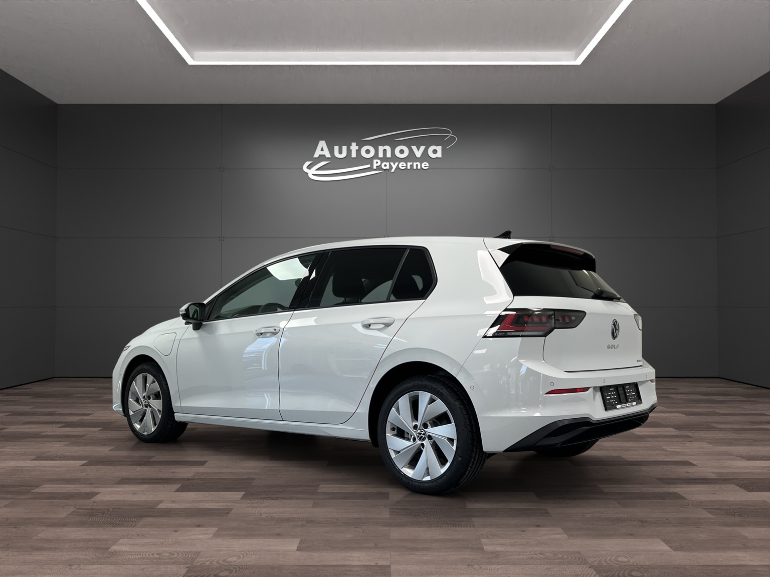 VW Golf 1.5 TSI PHEV Life-image-3