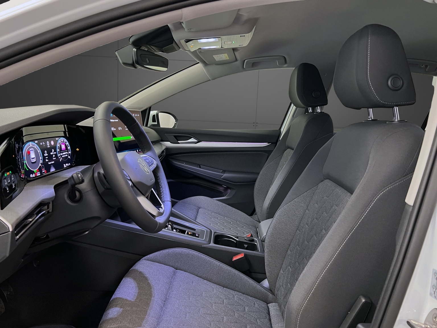 VW Golf 1.5 TSI PHEV Life-image-5