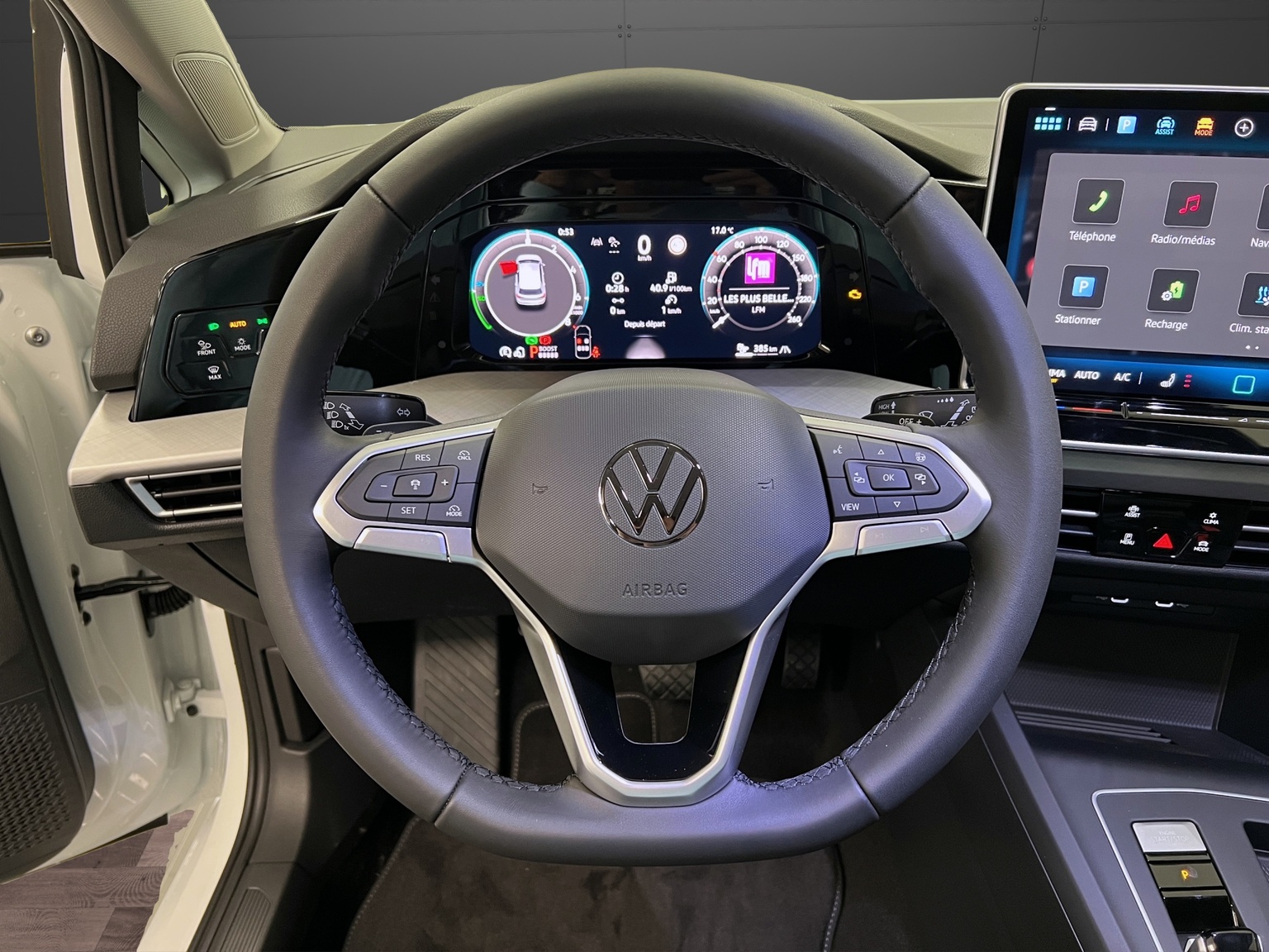 VW Golf 1.5 TSI PHEV Life-image-6