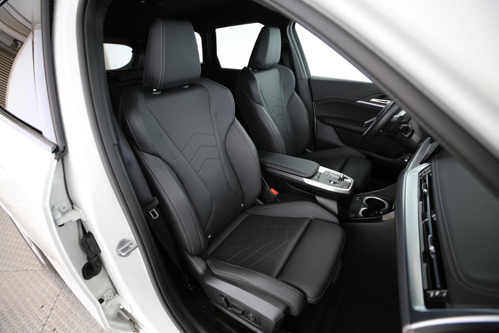 BMW X1 23i xDrive-image-12