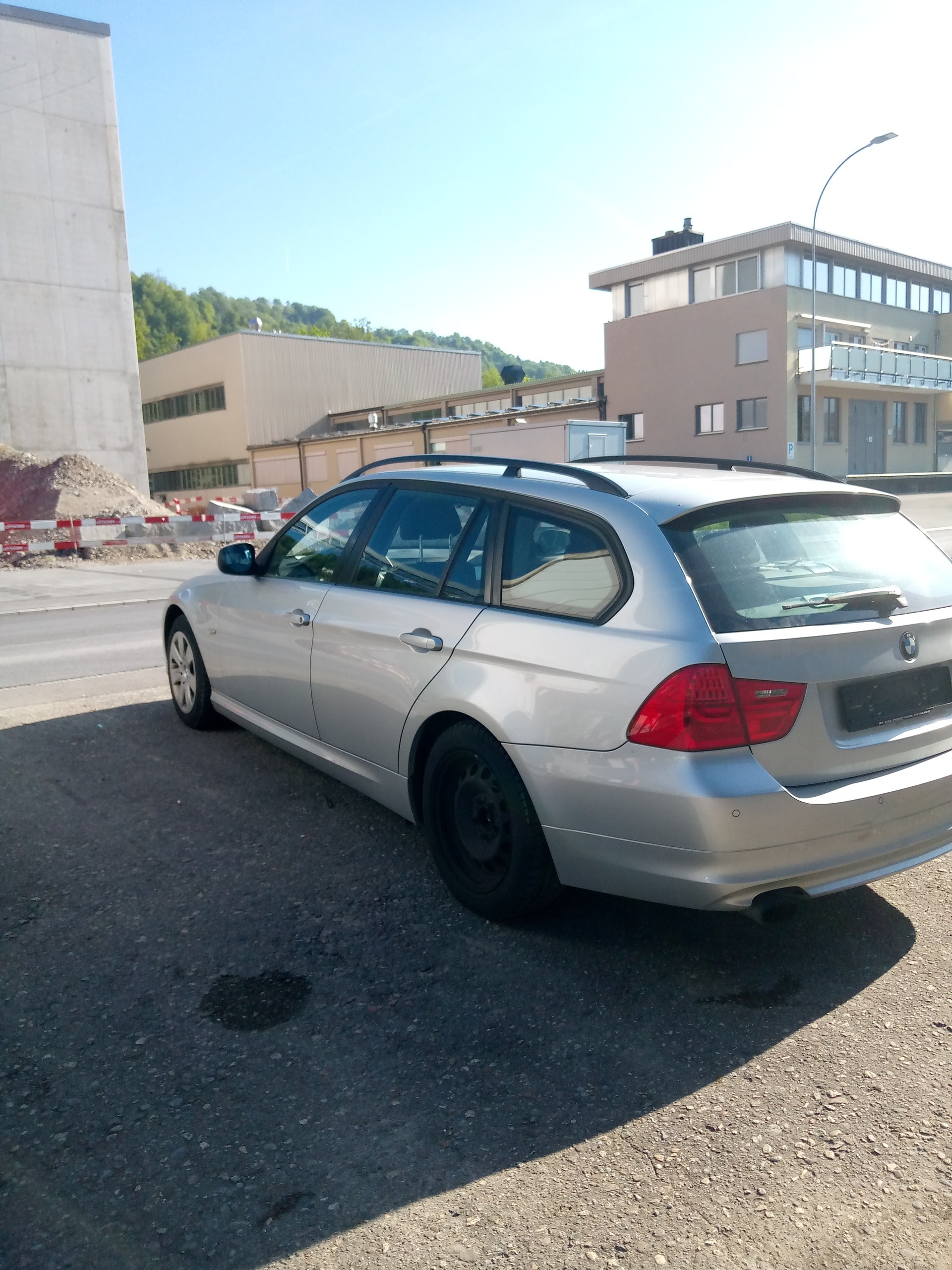 BMW 318i Touring-image-6