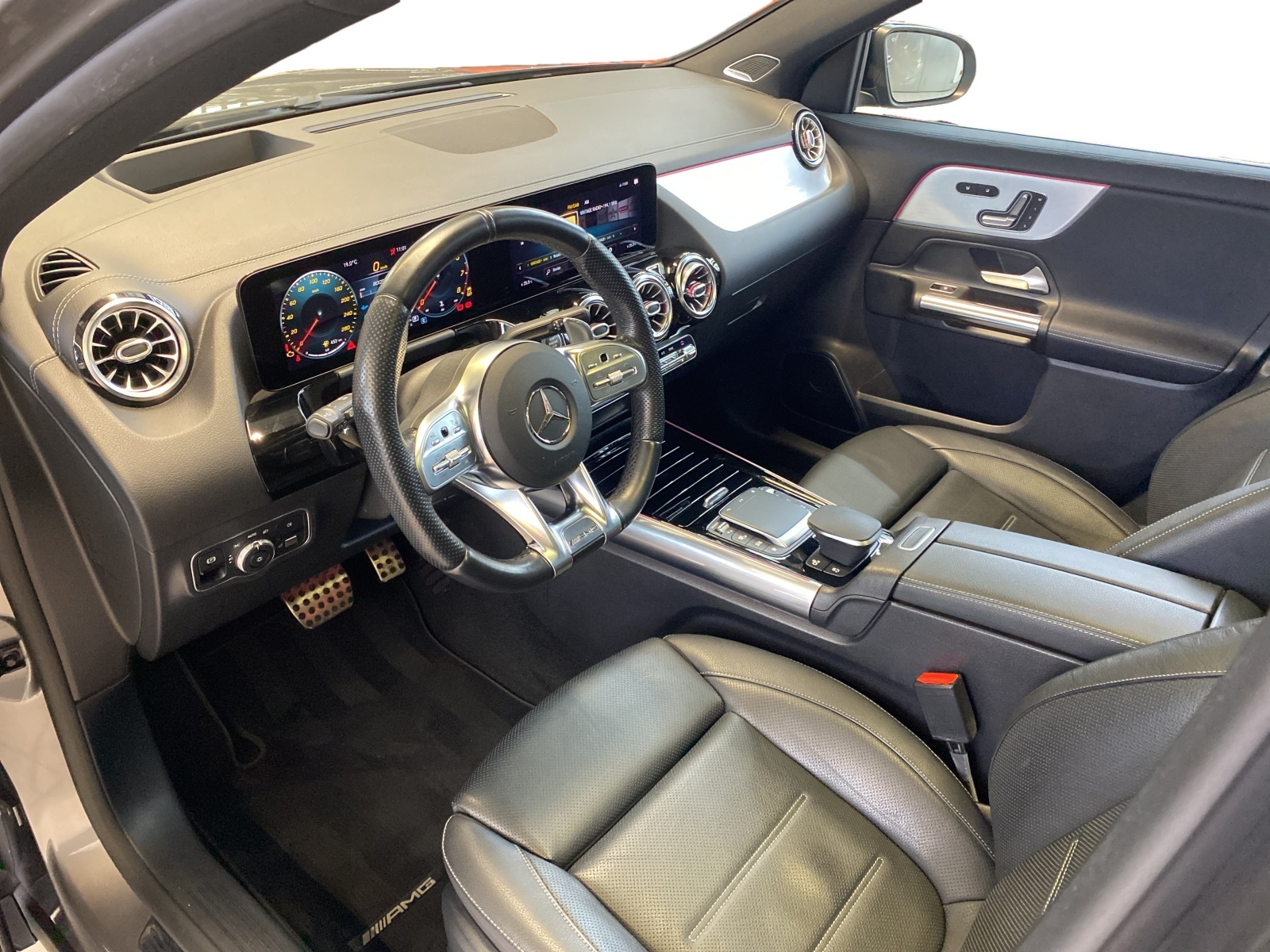 MERCEDES-BENZ GLA 35 AMG 4MATIC-image-12