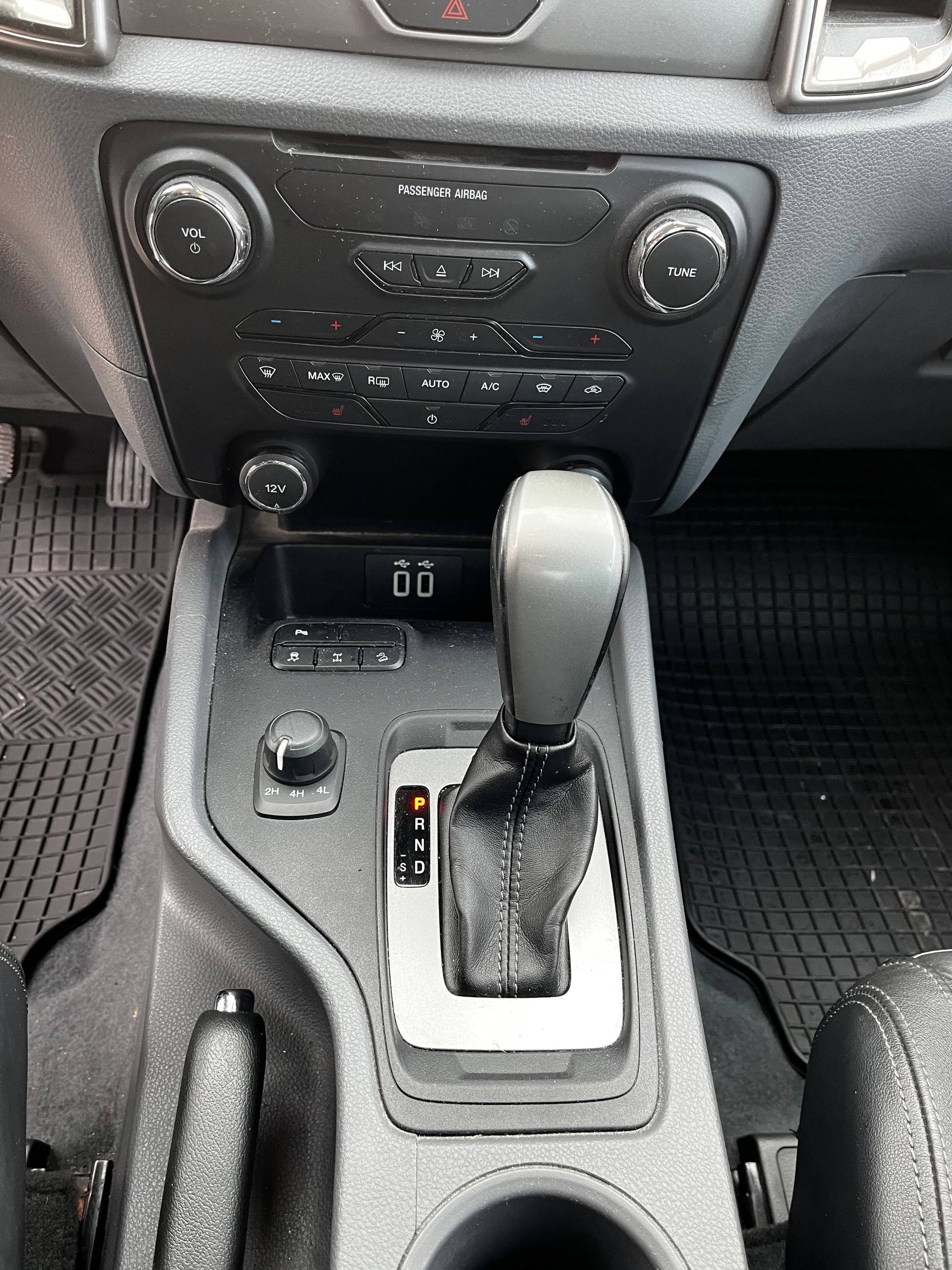 FORD Ranger LTD 3.2 TDCi 4x4-image-13