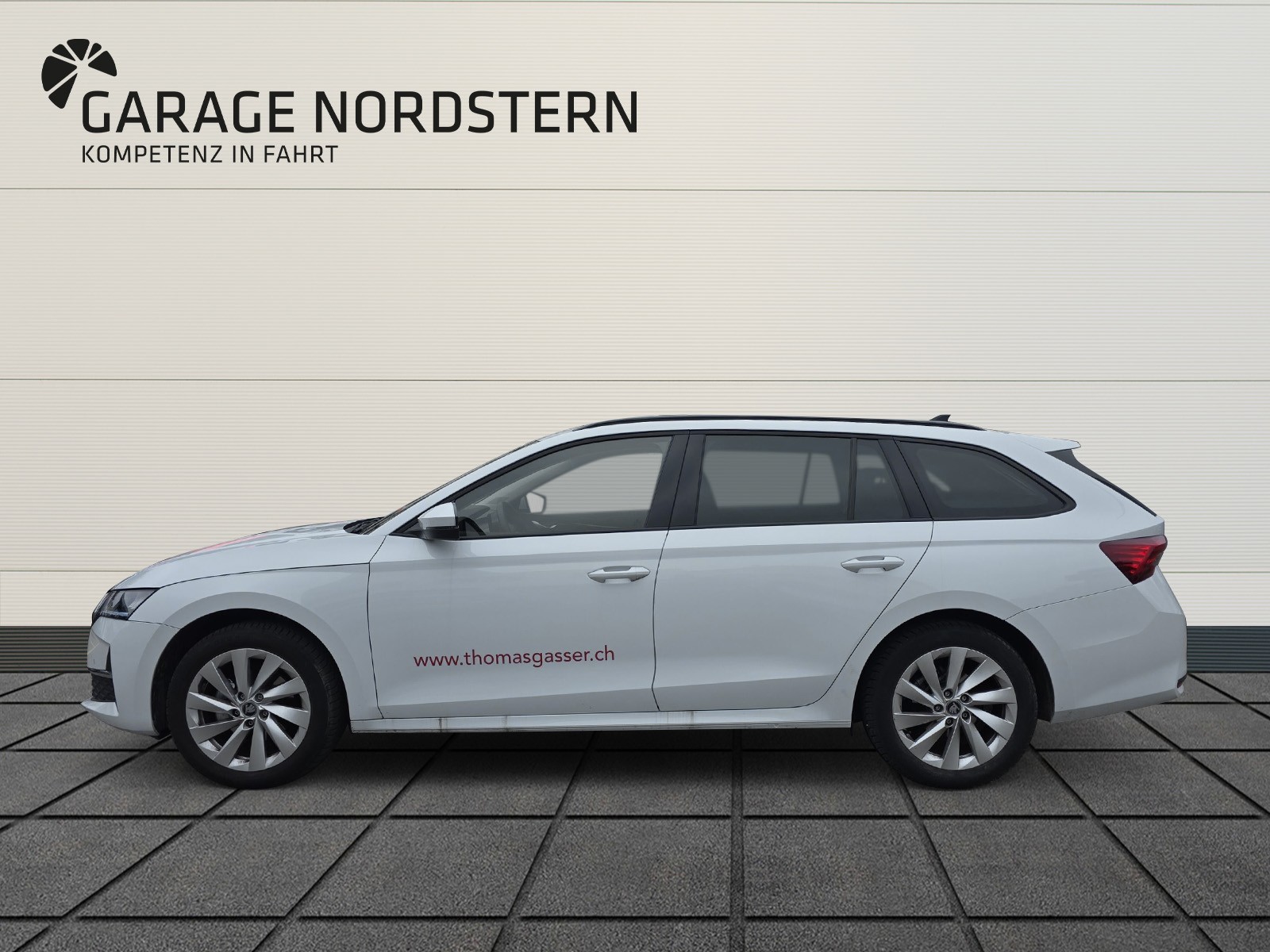 SKODA Octavia Combi 1.5 TSI Selection DSG-image-1