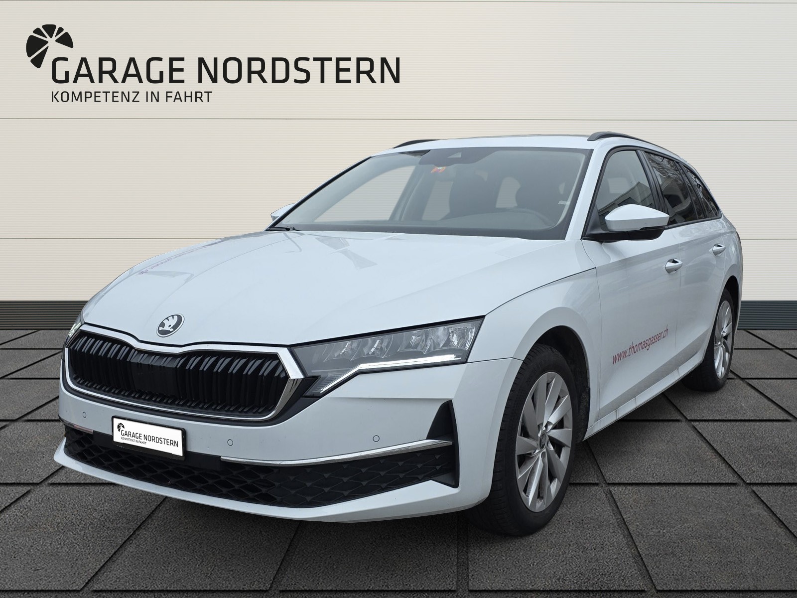 SKODA Octavia Combi 1.5 TSI Selection DSG-image-0