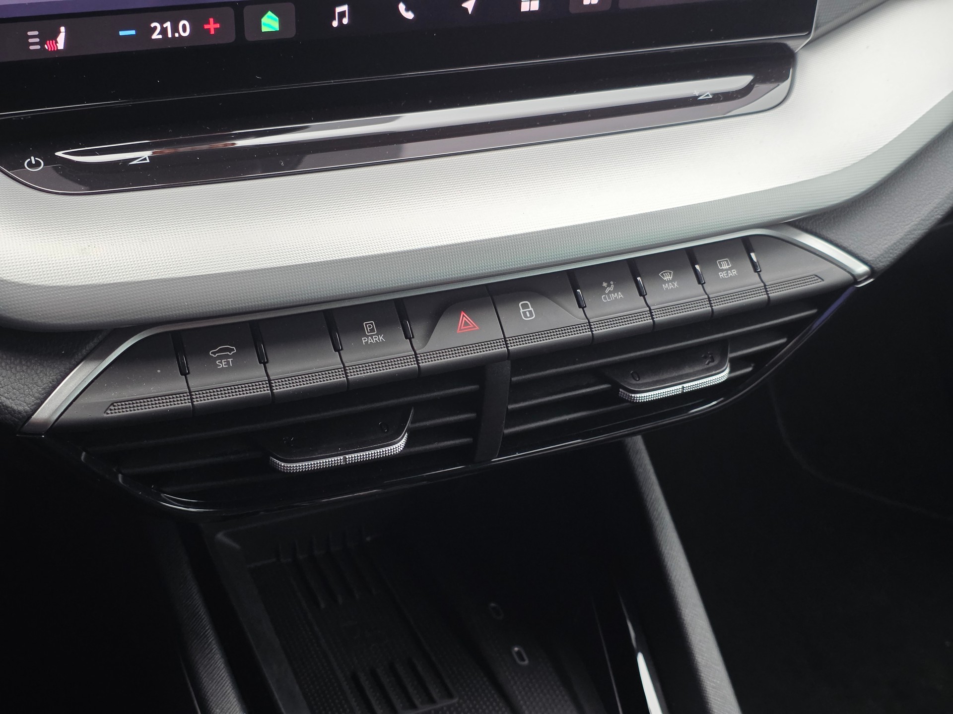 SKODA Octavia Combi 1.5 TSI Selection DSG-image-14
