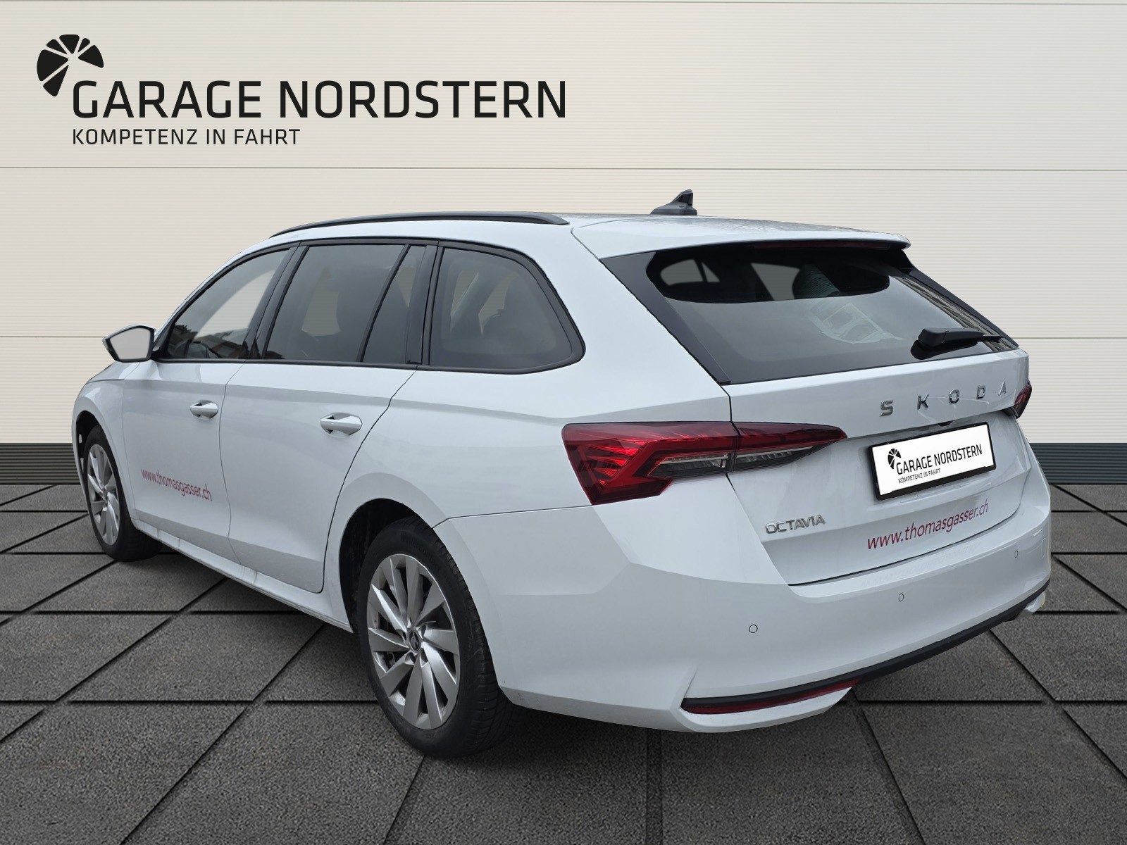 SKODA Octavia Combi 1.5 TSI Selection DSG-image-2