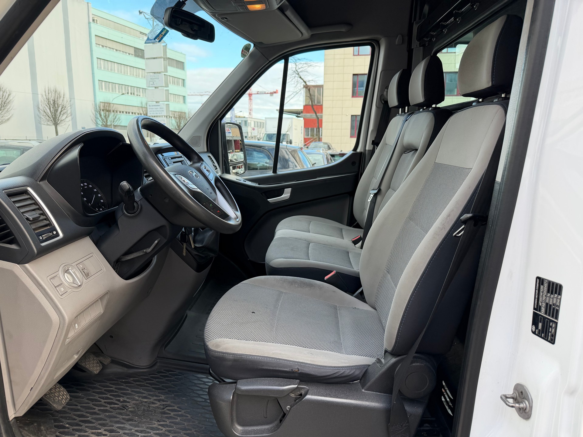 HYUNDAI H350 2.5 CRDi Amplia L2-image-9