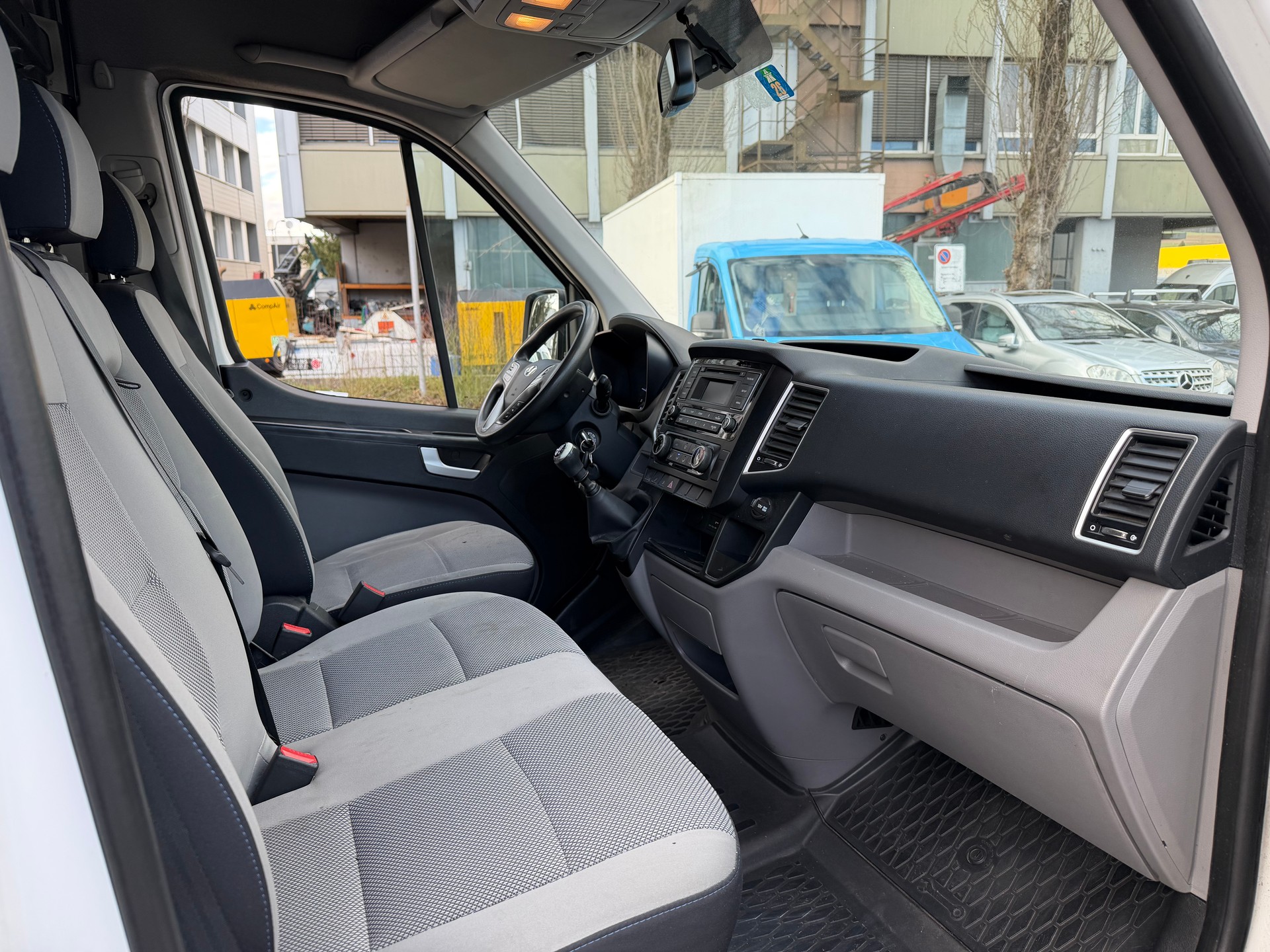 HYUNDAI H350 2.5 CRDi Amplia L2-image-11