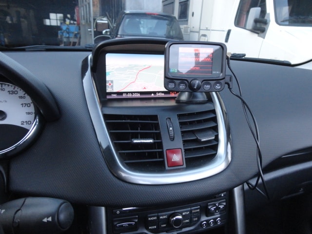 PEUGEOT 207 CC 1.6 16V Turbo Sport-image-5