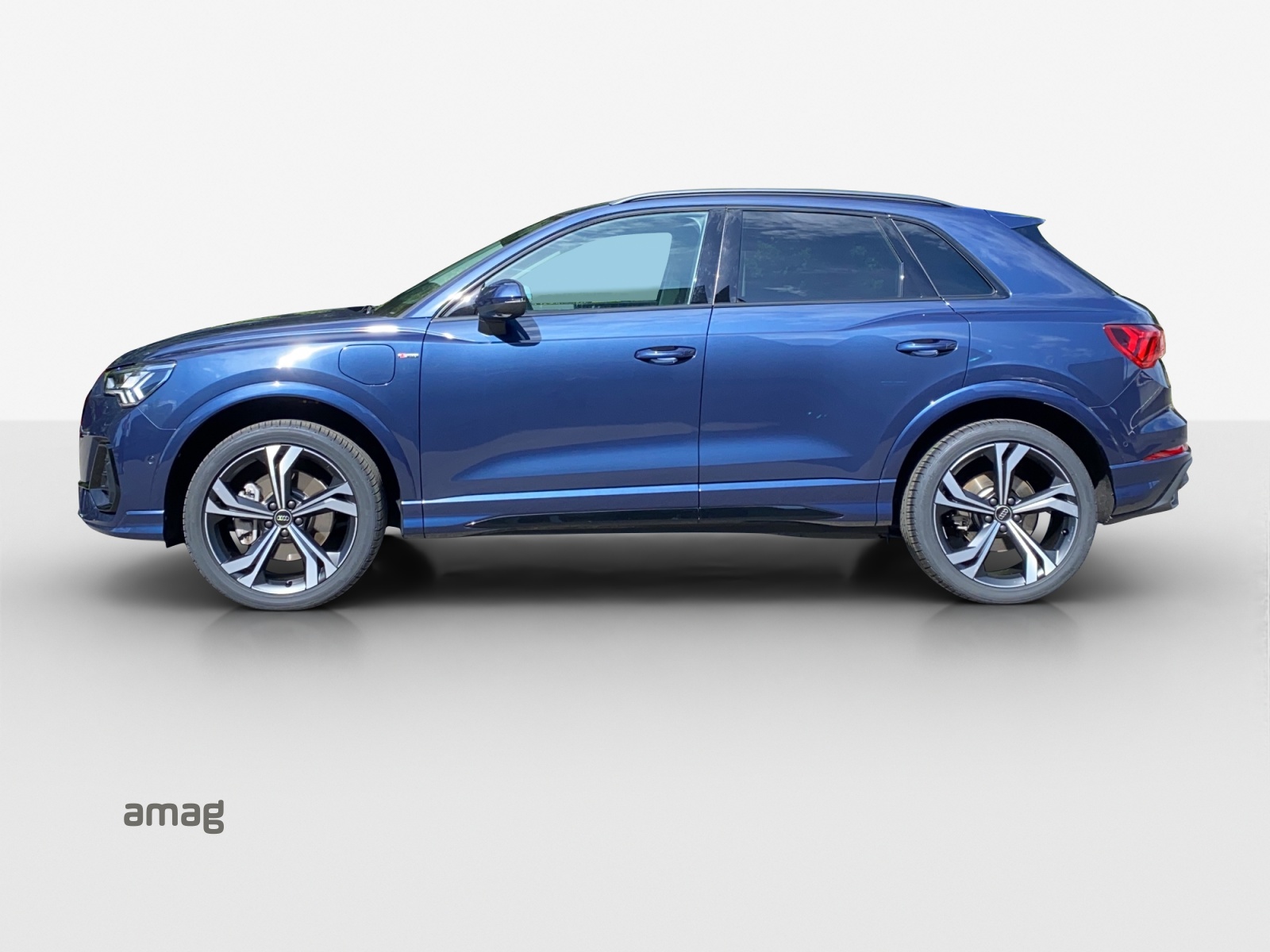 AUDI Q3 45 TFSI e S line S-tronic-image-1