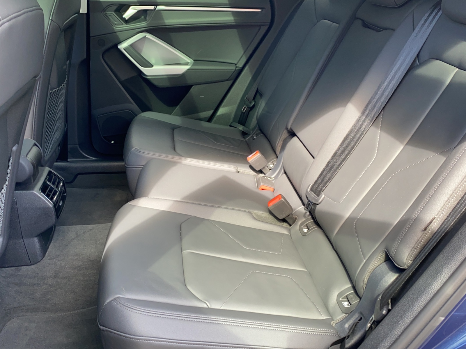 AUDI Q3 45 TFSI e S line S-tronic-image-8