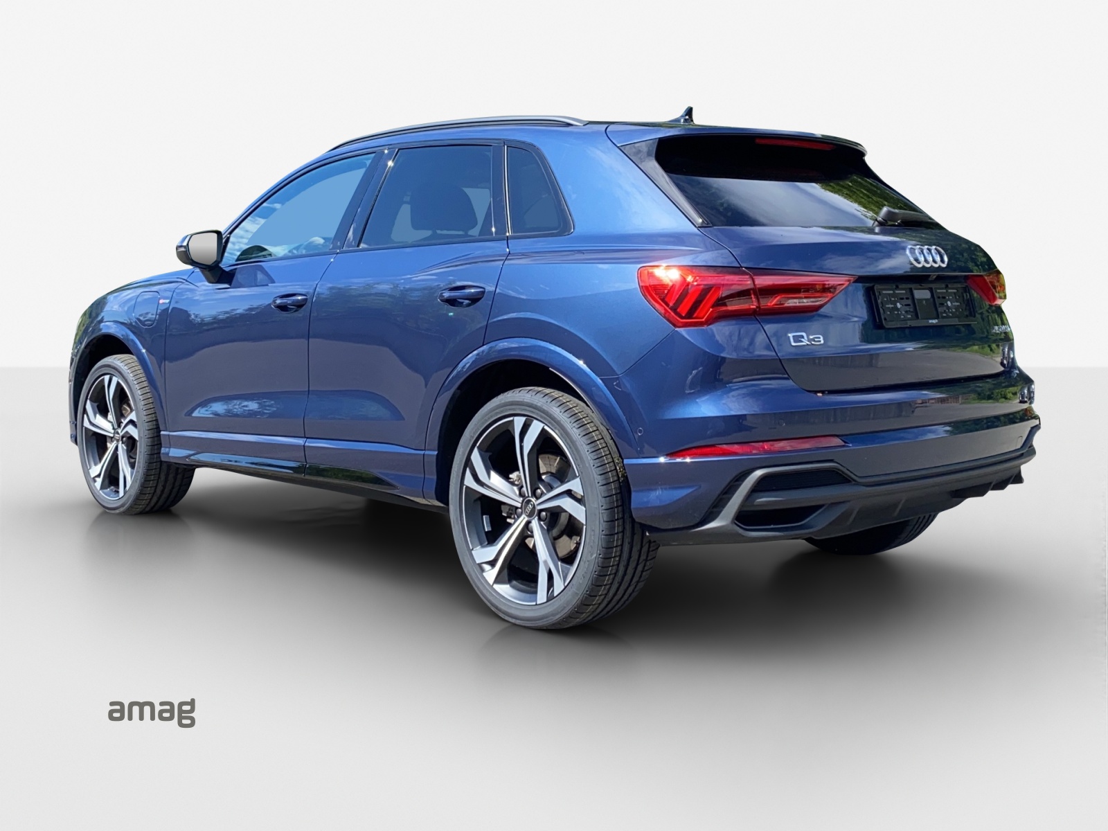 AUDI Q3 45 TFSI e S line S-tronic-image-2