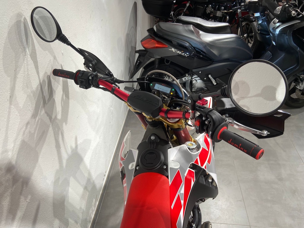 FANTIC XMF 125 Motard-showroom-element-3