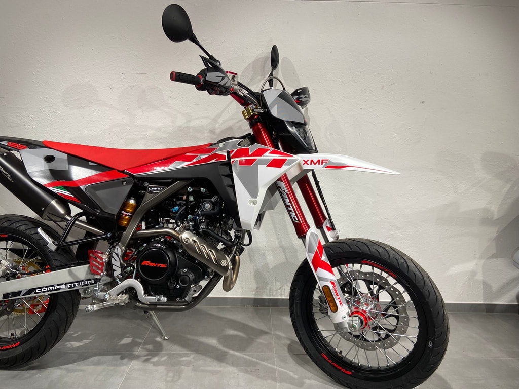 FANTIC XMF 125 Motard-showroom-element-1