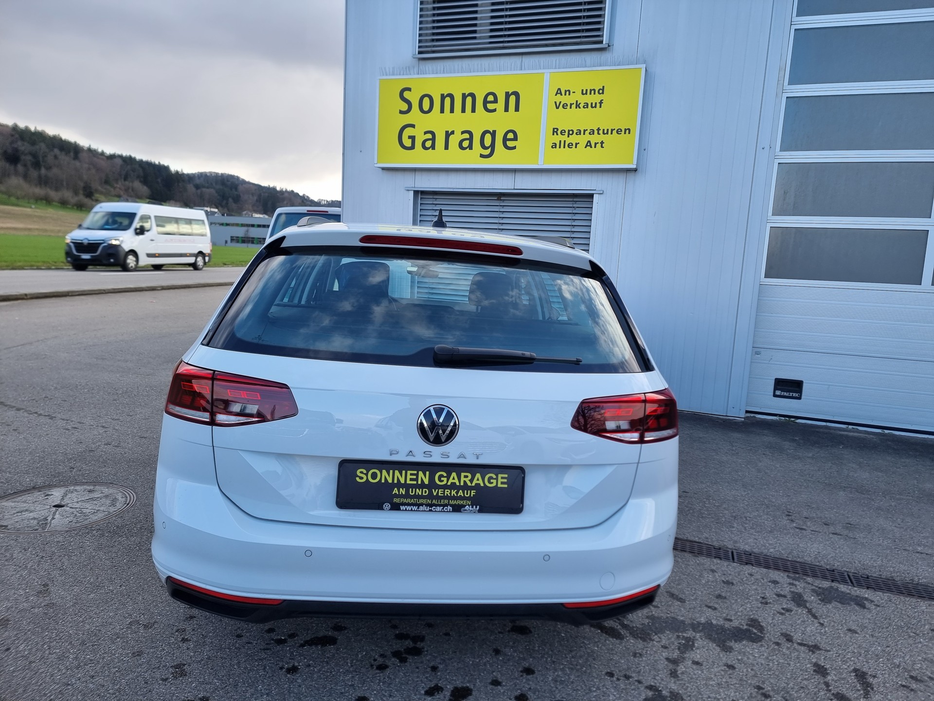 VW Passat 2.0 TDI BMT Business DSG-image-11