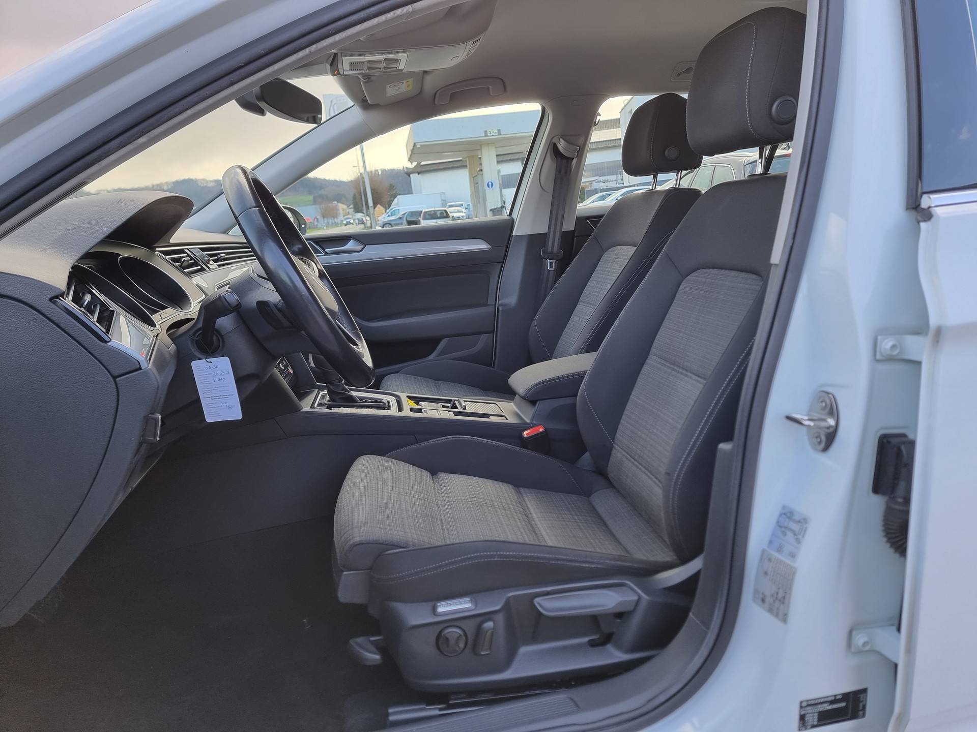VW Passat 2.0 TDI BMT Business DSG-image-7