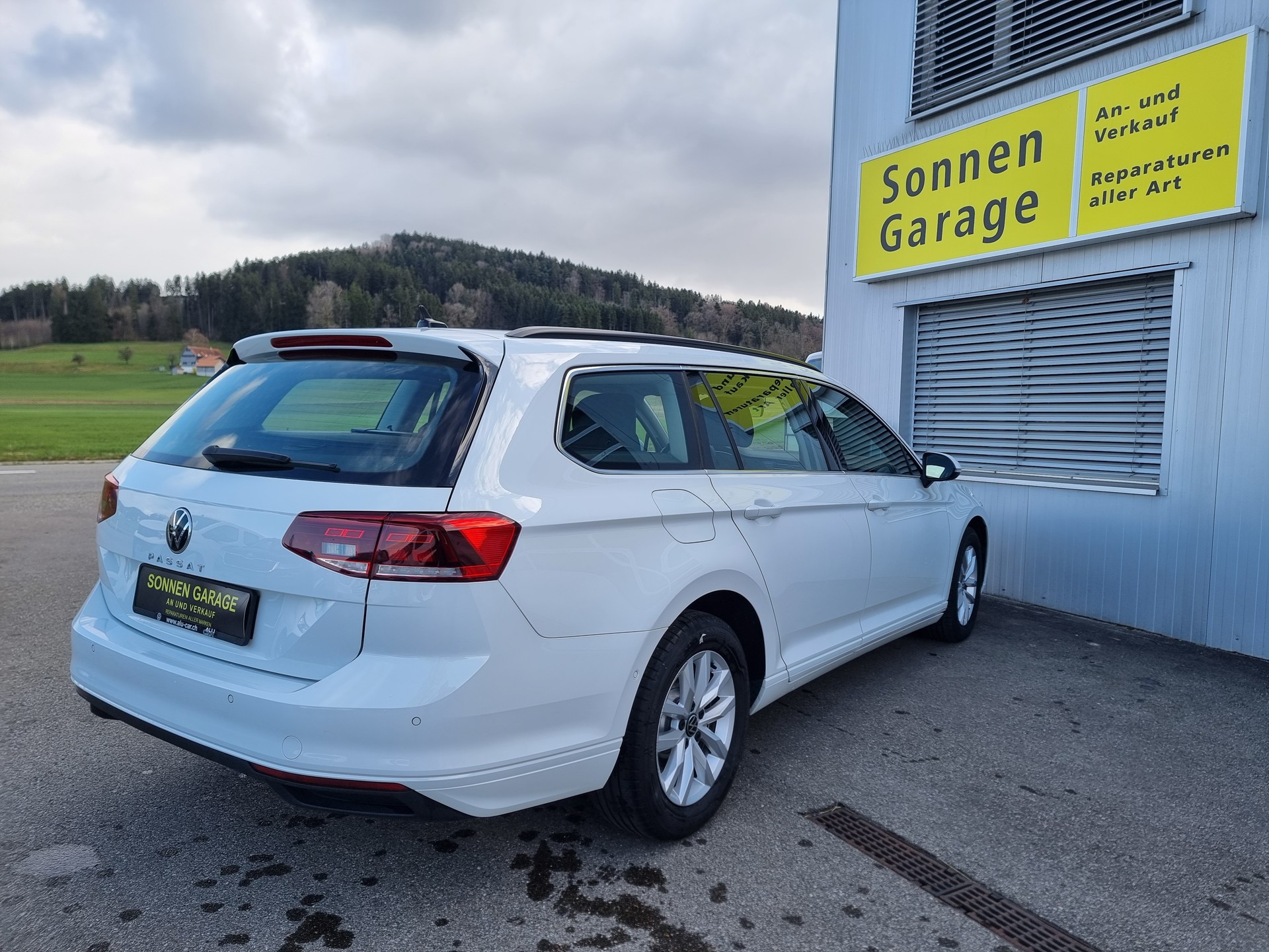 VW Passat 2.0 TDI BMT Business DSG-image-12