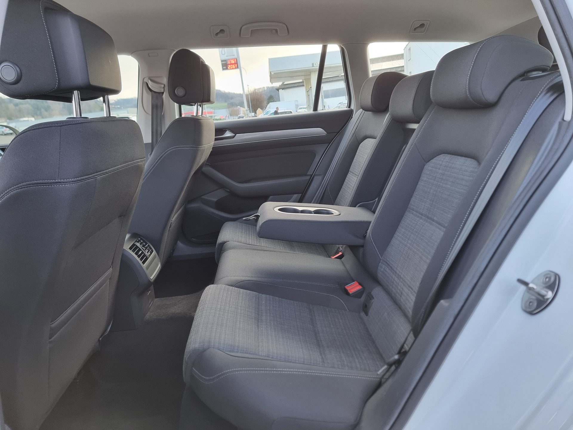 VW Passat 2.0 TDI BMT Business DSG-image-8