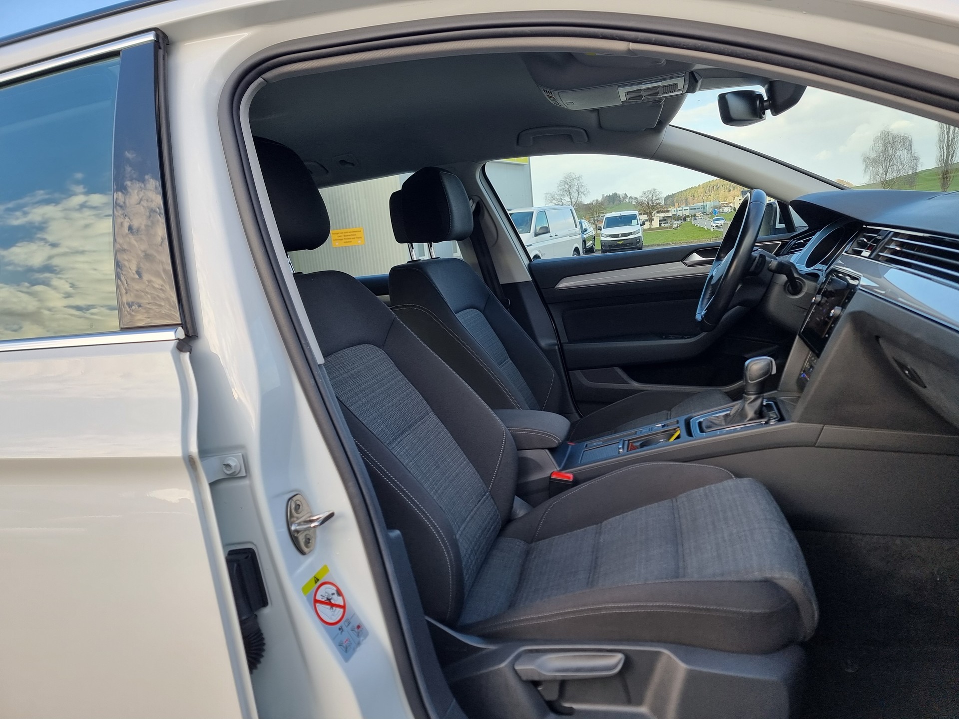 VW Passat 2.0 TDI BMT Business DSG-image-9