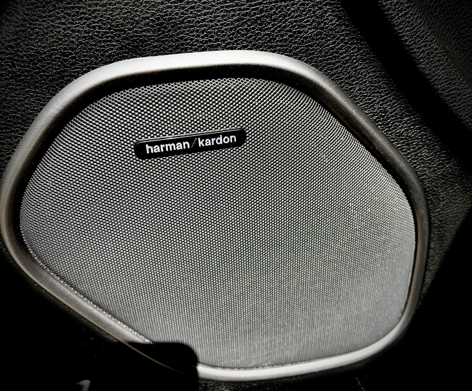 DODGE 6.4 L SRT HEMI V8 AWD-image-10