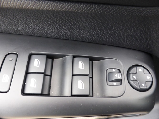 CITROEN C5 Aircross 1.2 HEV Swiss Edition-image-12