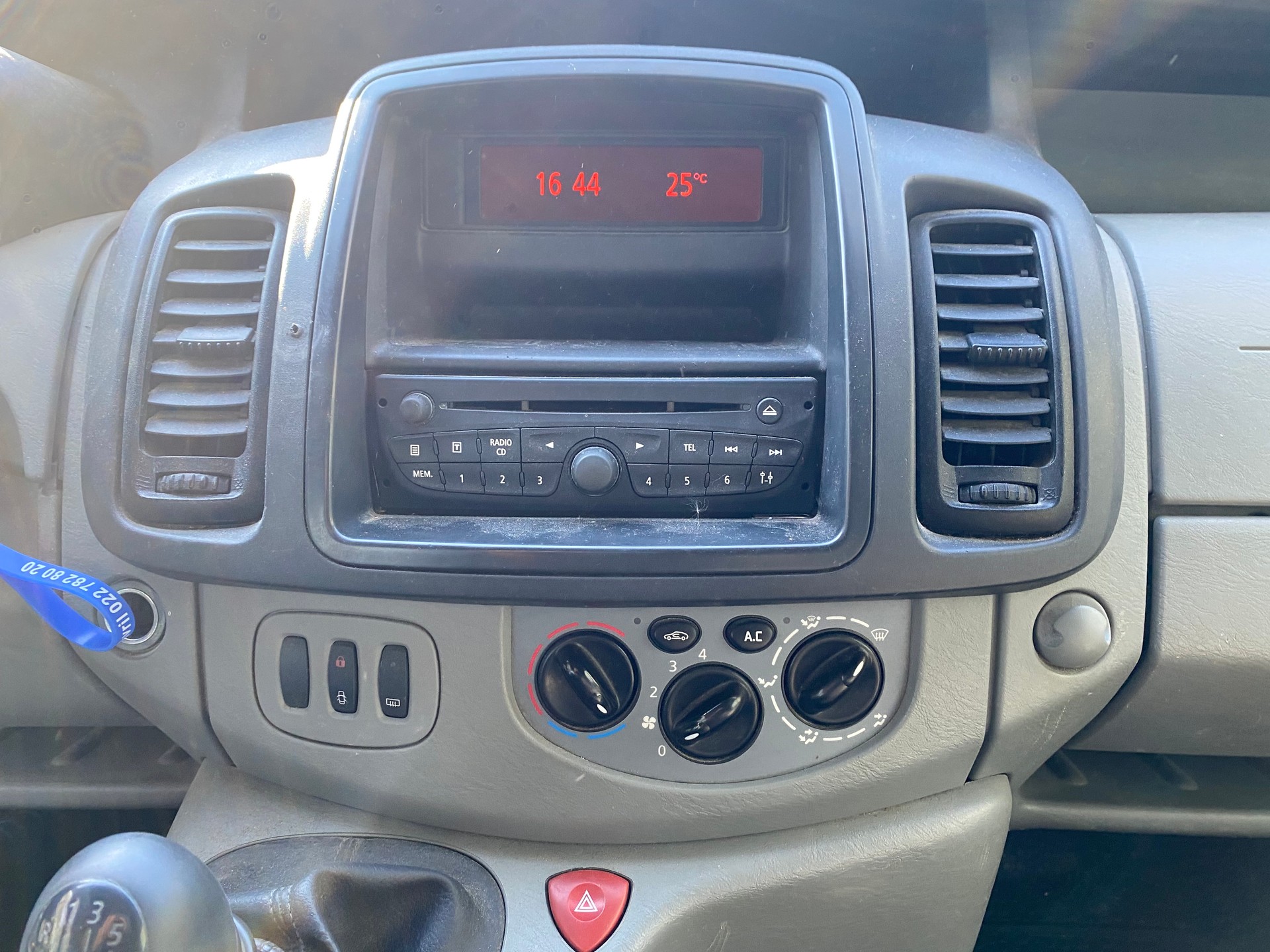 NISSAN Primastar 2.0dCi 115 L2H1 Comfort 2.9t-image-5