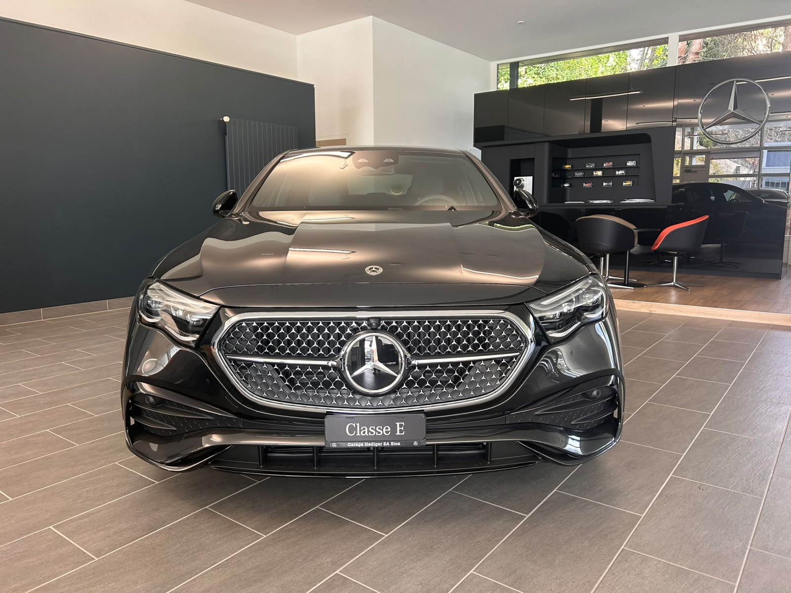 MERCEDES-BENZ E 220 d AMG Line 4matic-image-5
