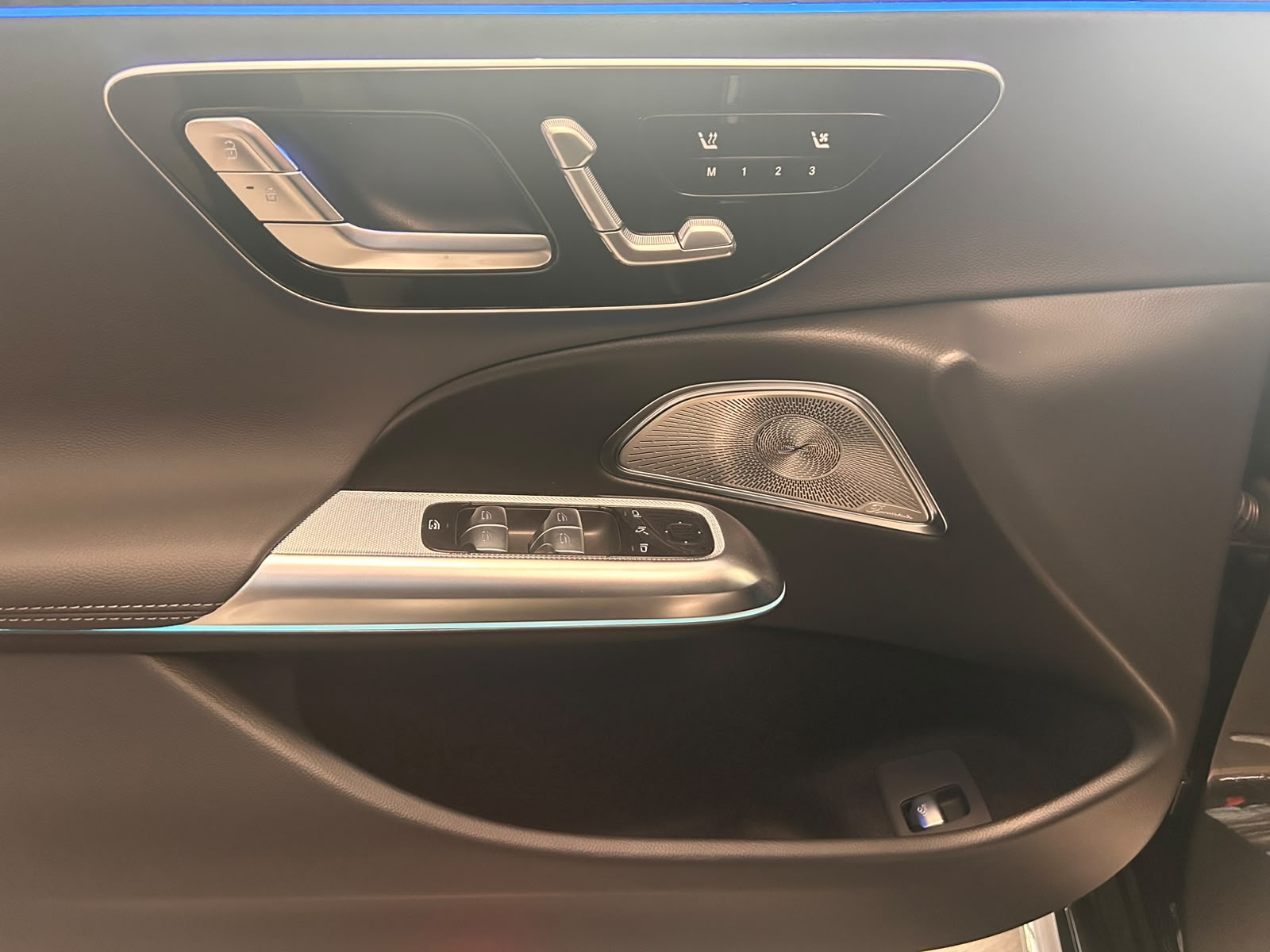 MERCEDES-BENZ E 220 d AMG Line 4matic-image-10