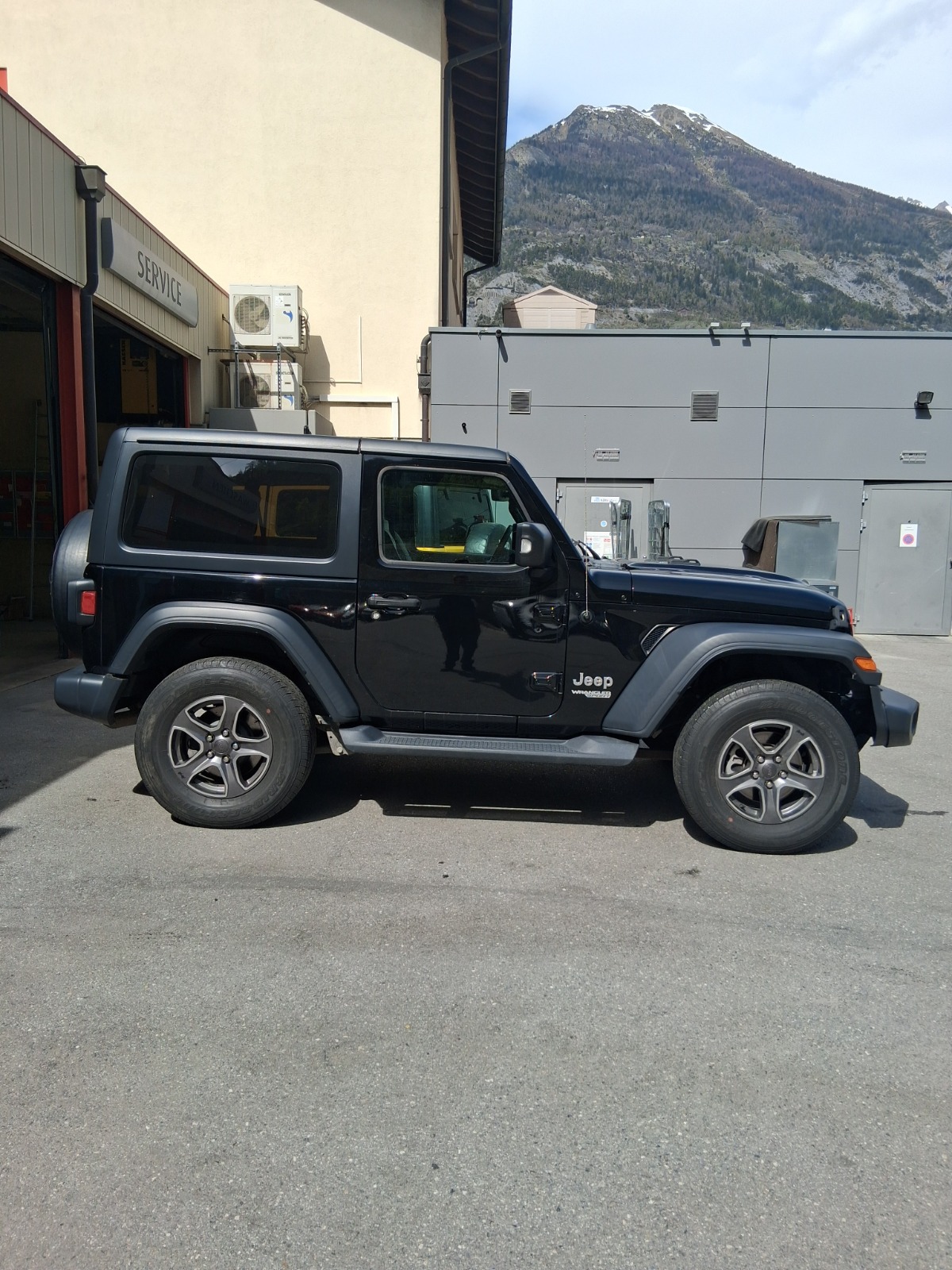 JEEP Wrangler 2.0 Turbo Sport-image-2