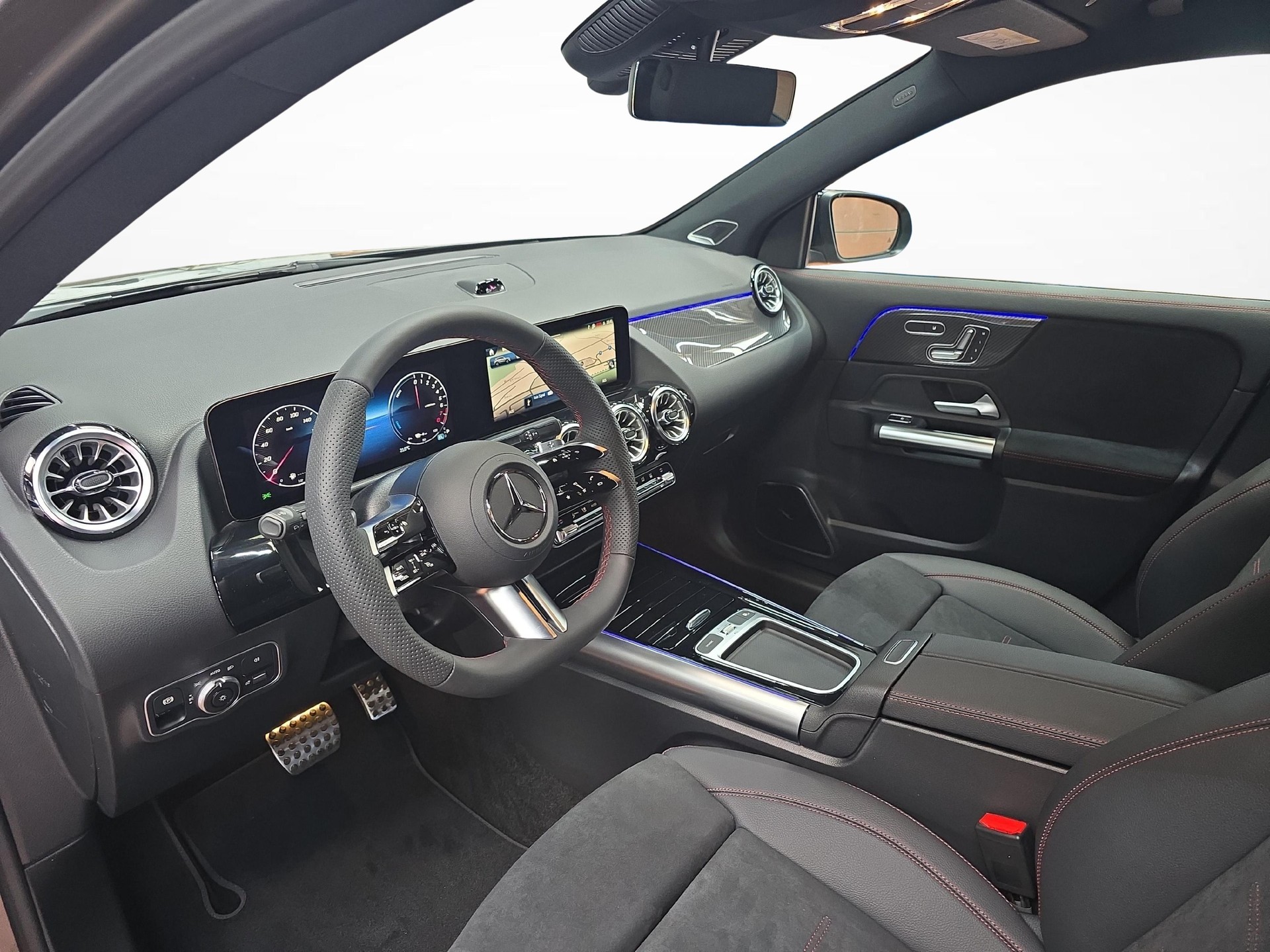 MERCEDES-BENZ GLA 250 e EQ Star AMG Line-image-5