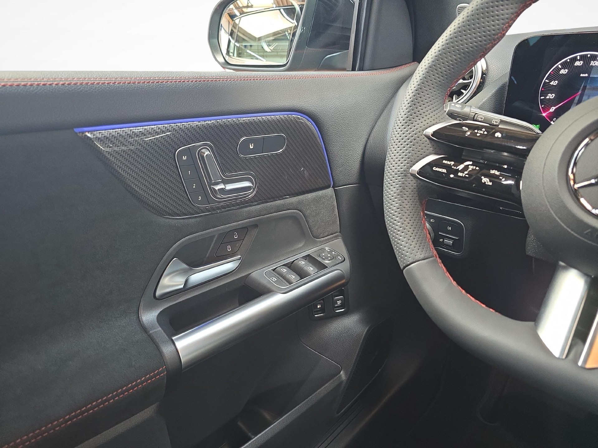 MERCEDES-BENZ GLA 250 e EQ Star AMG Line-image-6